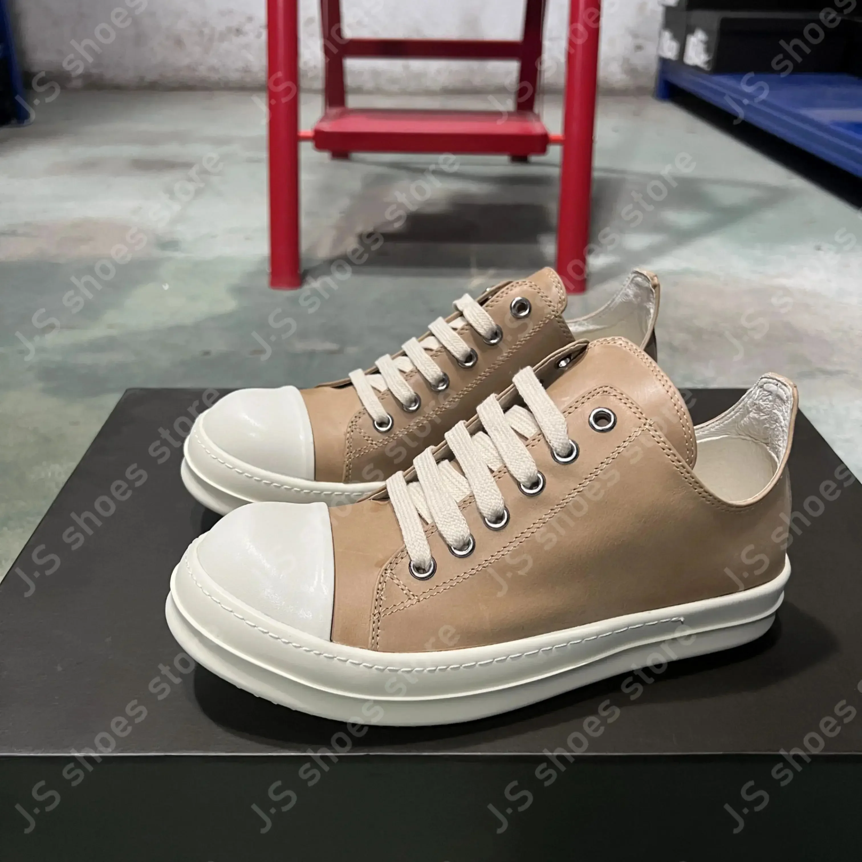 Ro الفاخرة الجمل اللون الجلود منخفضة أعلى حذاء الجمل جلد البقر حذاء رجالي النساء حذاء رياضة كاجوال الدانتيل يصل أحذية رياضية