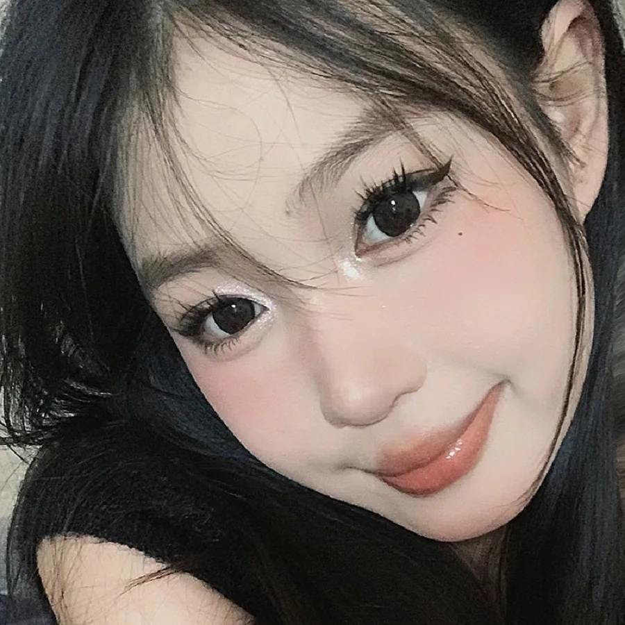 きらめくアイシャドウペン、シルクワーム、モノクロフラッシュ