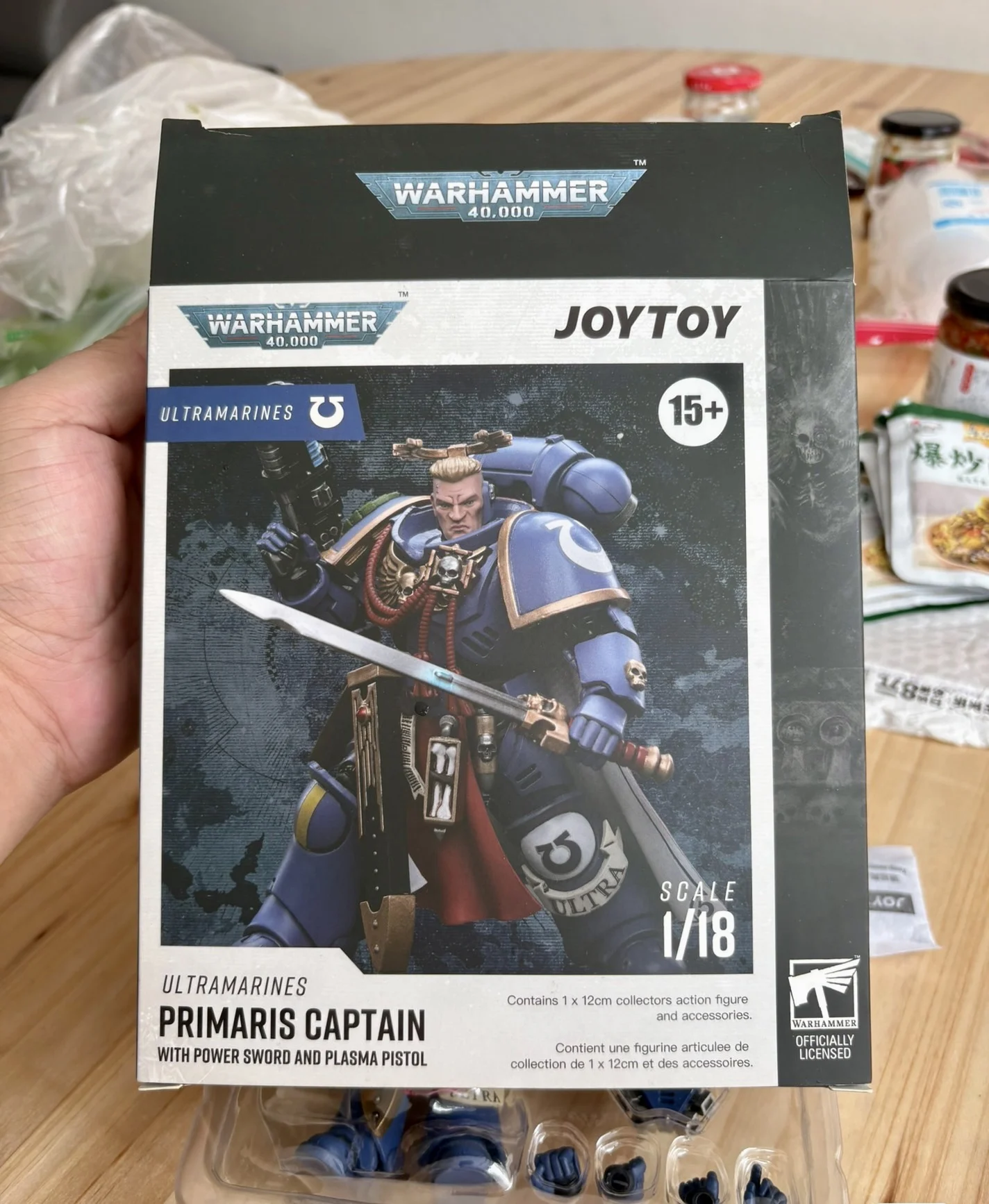 

JOYTOY Dark Source Warhammer 40K Extreme Warrior Original Cast Company Commander and Terminator Company Commander 1:18 Model Toy