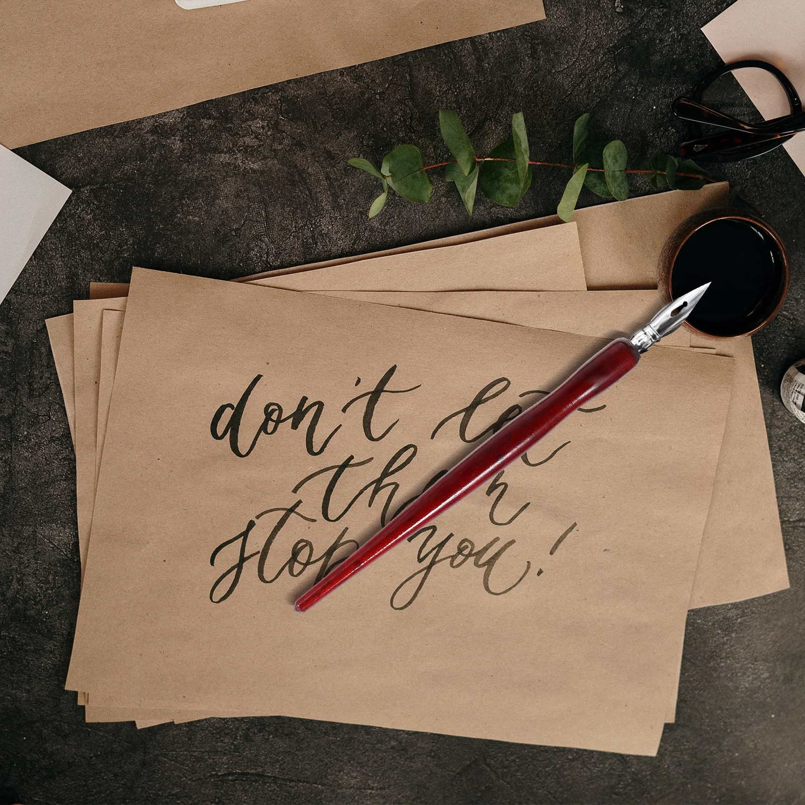 

5Pcs Wooden Calligraphy Pen Holder Simple Color Professional Dip Pen Holder Comfortable Grip Drawing Painting Supplies