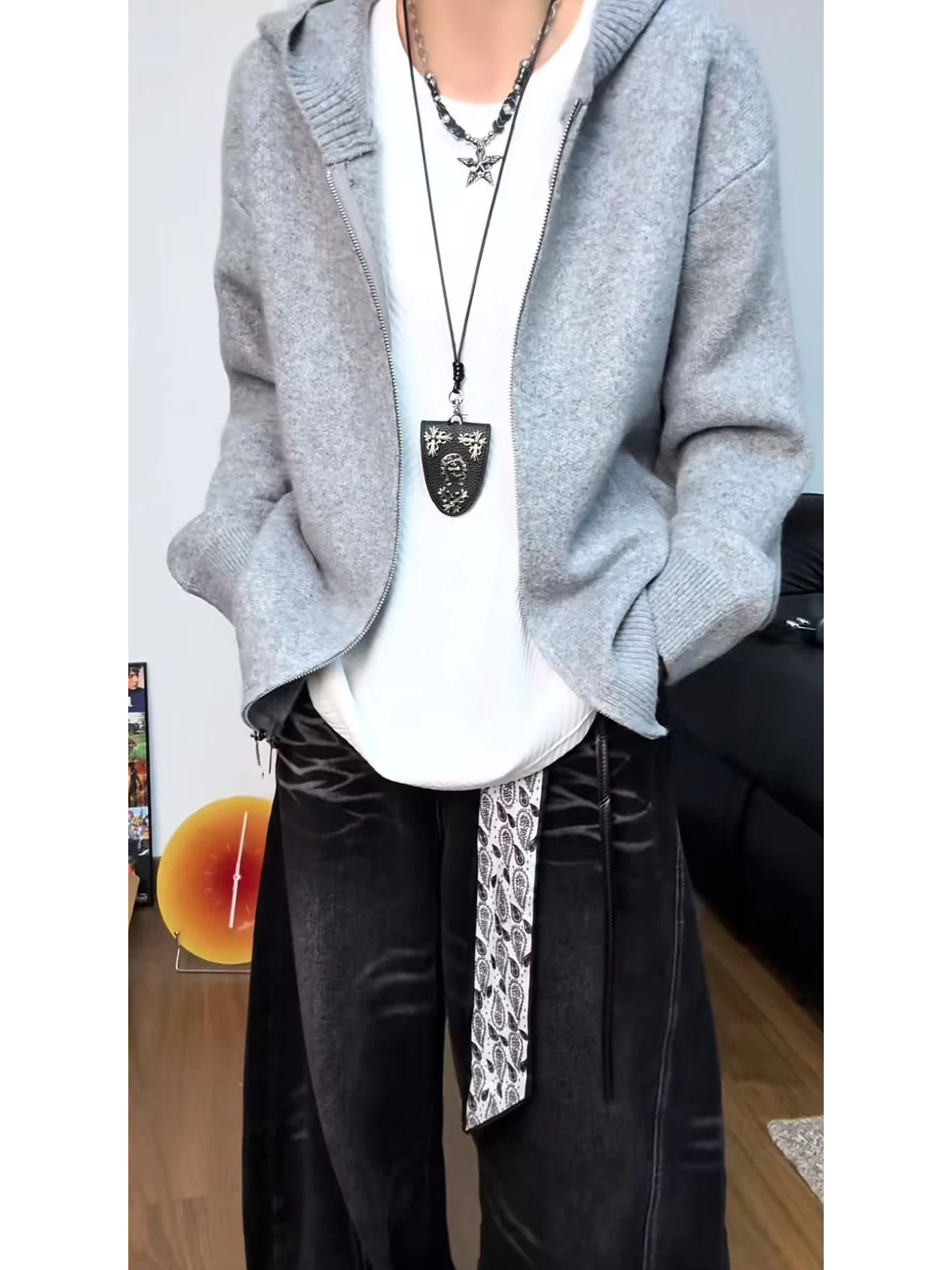 

Мужской вязаный кардиган в стиле Old Money: модный, уютный, осенний, элегантный, премиум-класса