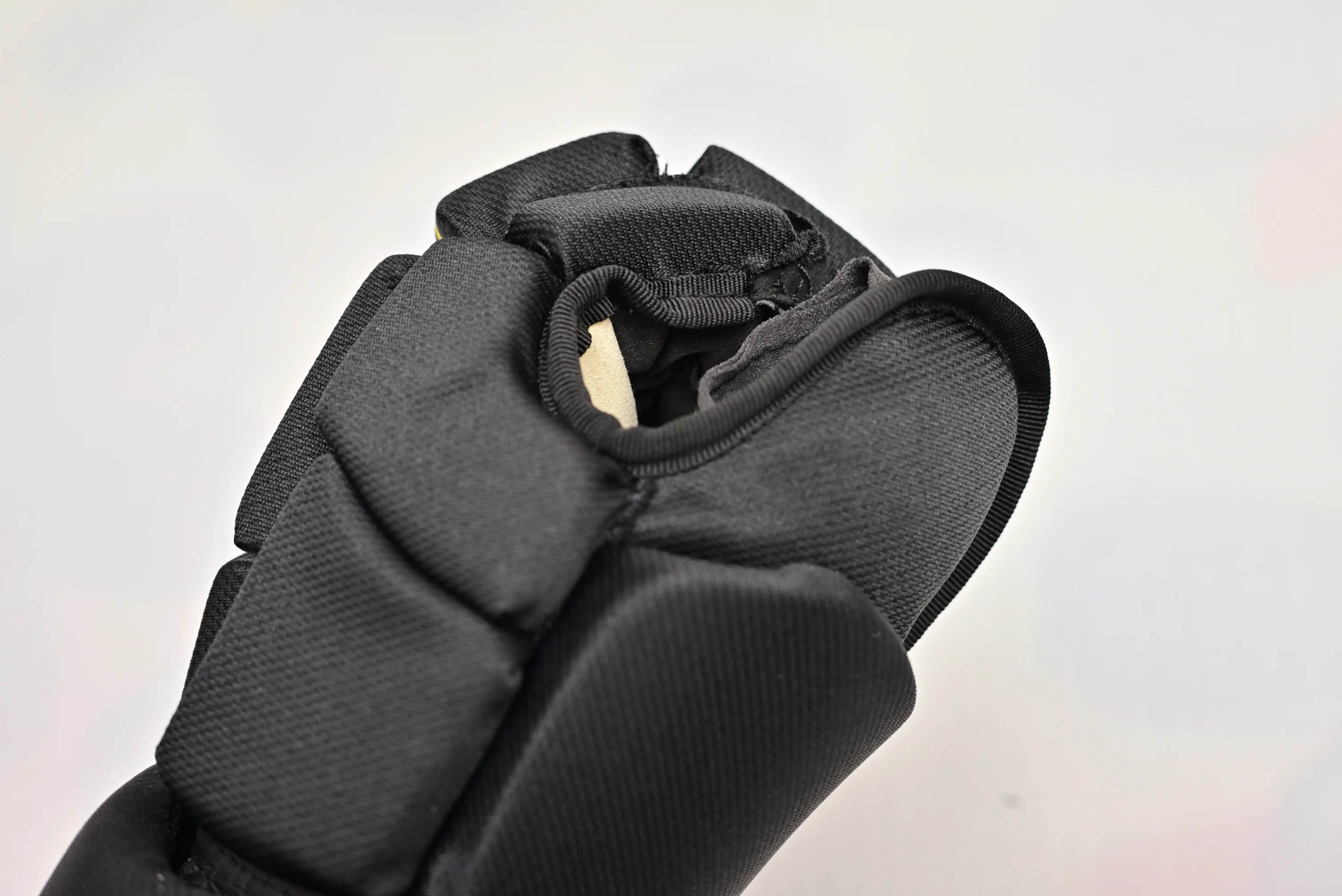 Thumbnail 4 - #11 Top Hockey Gloves Picks for Every Budget