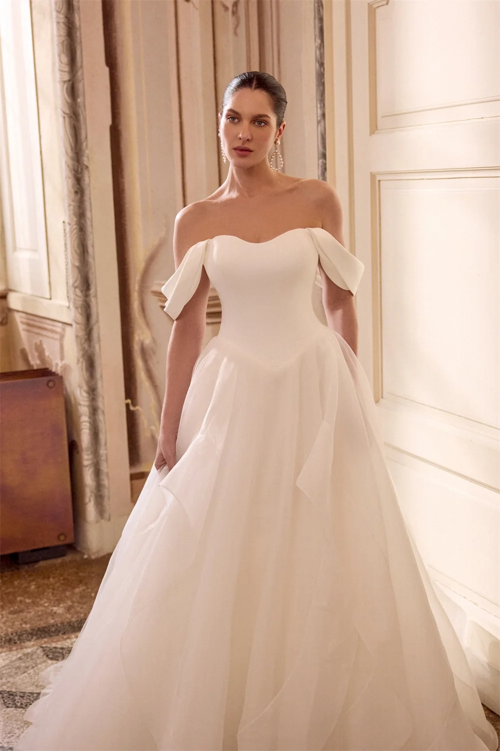 京都カスタムメイドホワイトレイヤードオフショルダーウェディングドレスシンプルローバックフォーマルドレスAラインスイープトレインフォーマル2025