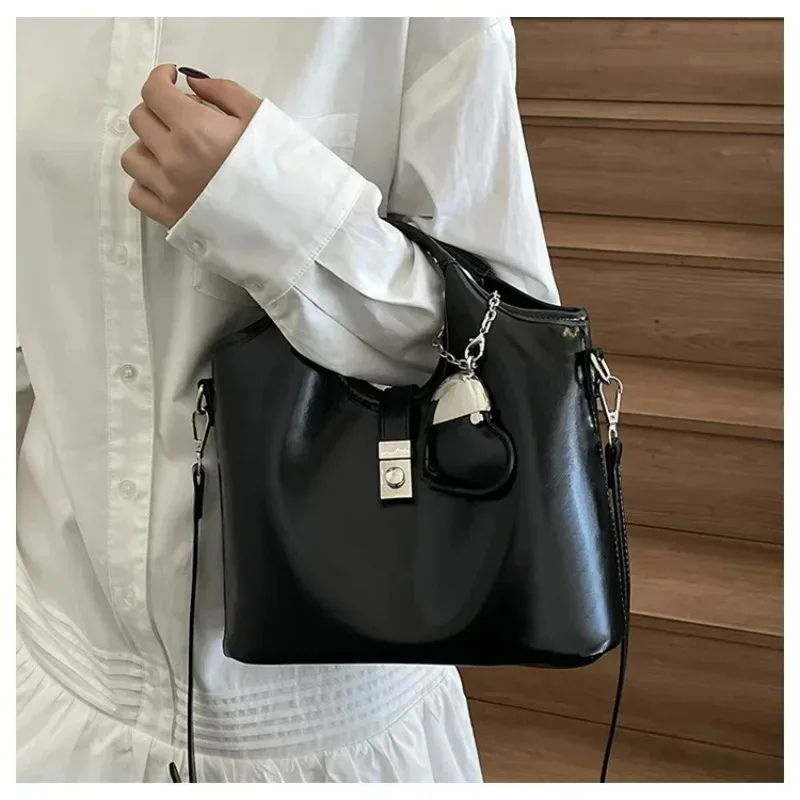 

Women's 2025 NewStatement Quilted Bag, Luxe Vegan Leather with Golden Hardware & Playful Fringe, Ideal for Casual Sophistication
