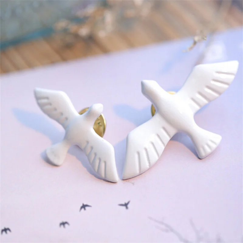 

2Pcs Simple White Dove Brooch Retro Exquisite Small Animal Pins For Men Women Versatile Novelty Badge Clothing Accessories Gifts