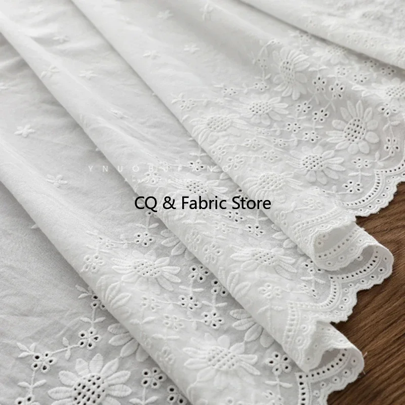 Tessuto di cotone con fiori scavati con ricamo girasole bianco per decorazioni di tovaglie fai-da-te e cucito di abbigliamento per bambini