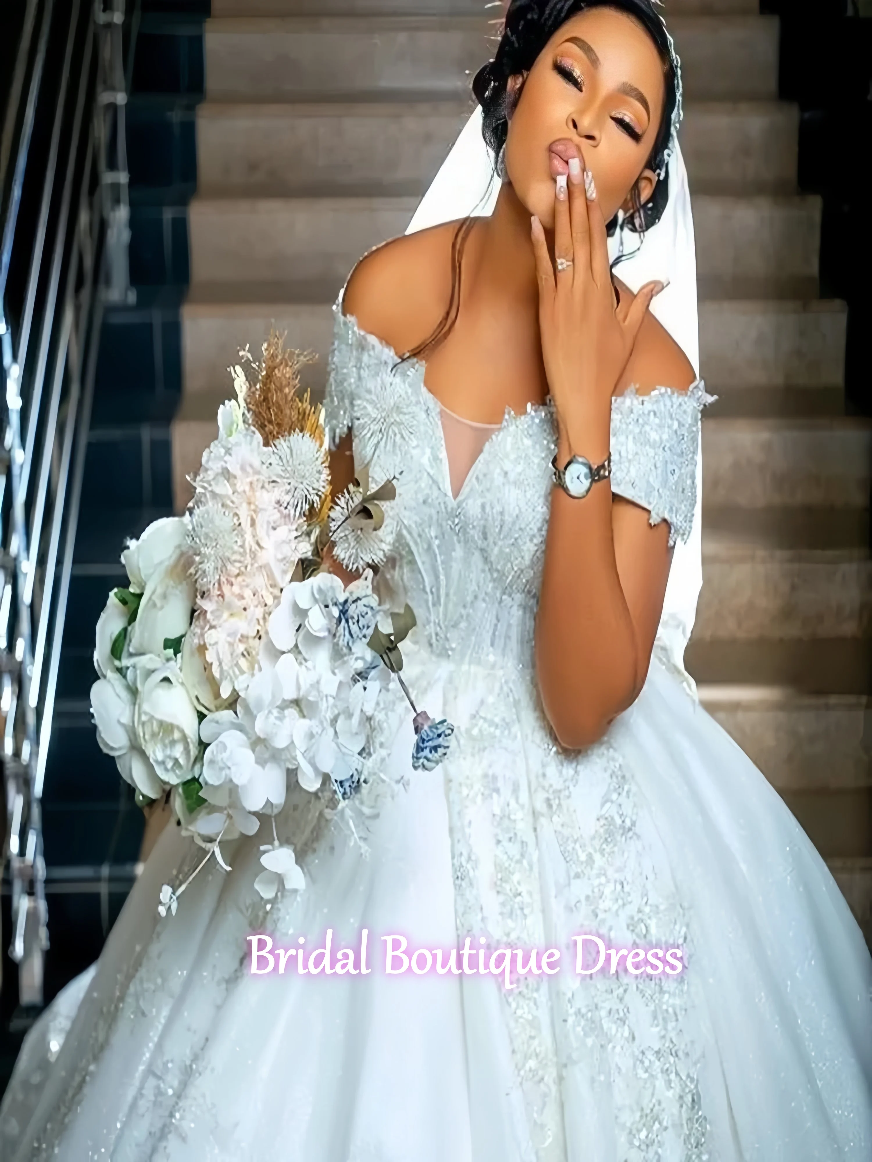 Gaun Pengantin Model Ball Gown dengan Aplikasi Manik-Manik Cantik dan Eksklusif, Model Off-Shoulder Ukuran Plus untuk Pengantin Afrika (Robe De Mariée)