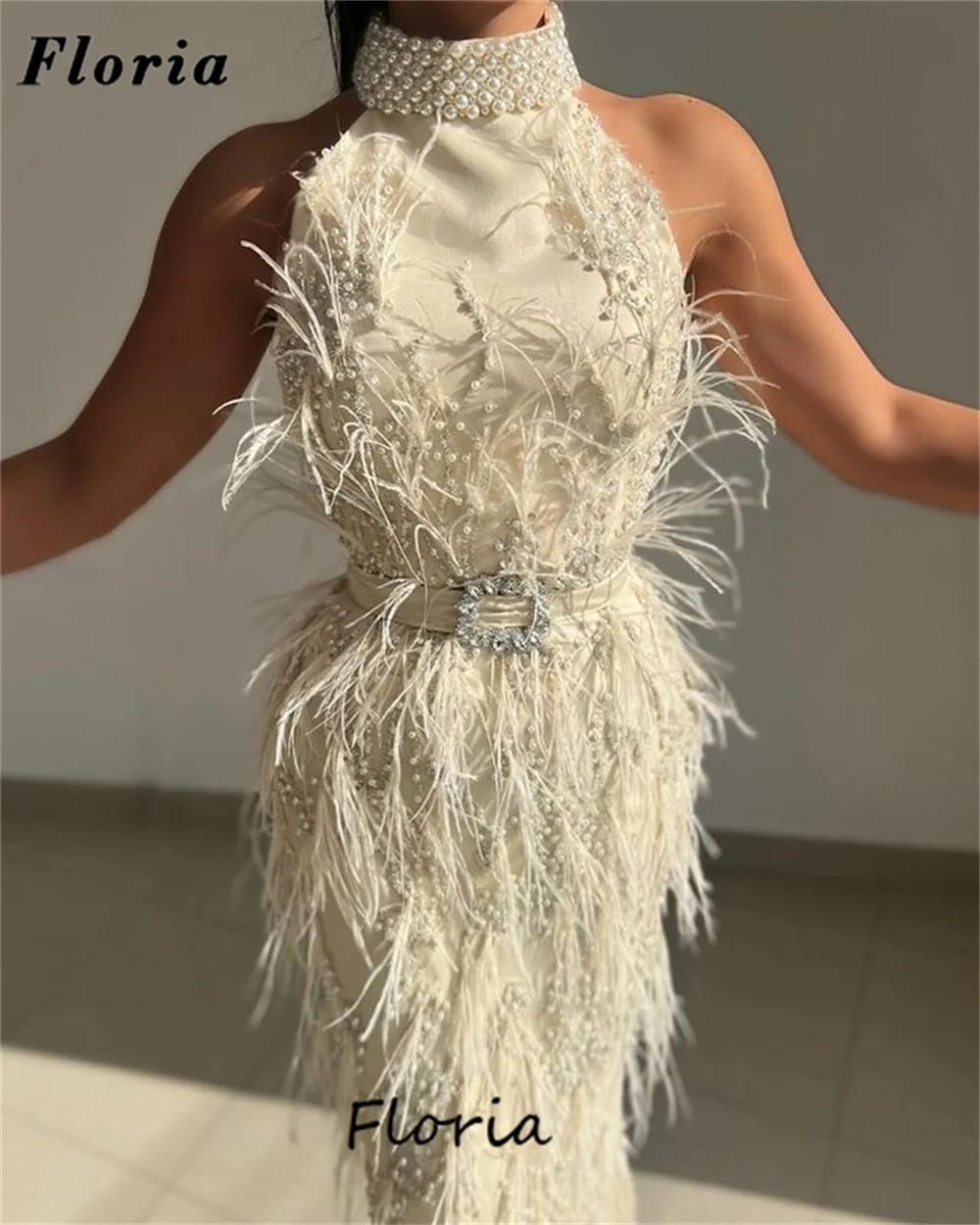 Ivory Pearls Celebrity Dress Custom Made Feathers Middle East High Neck Evening Dress Sleeveless Pageant Party Gowns Robes 2024