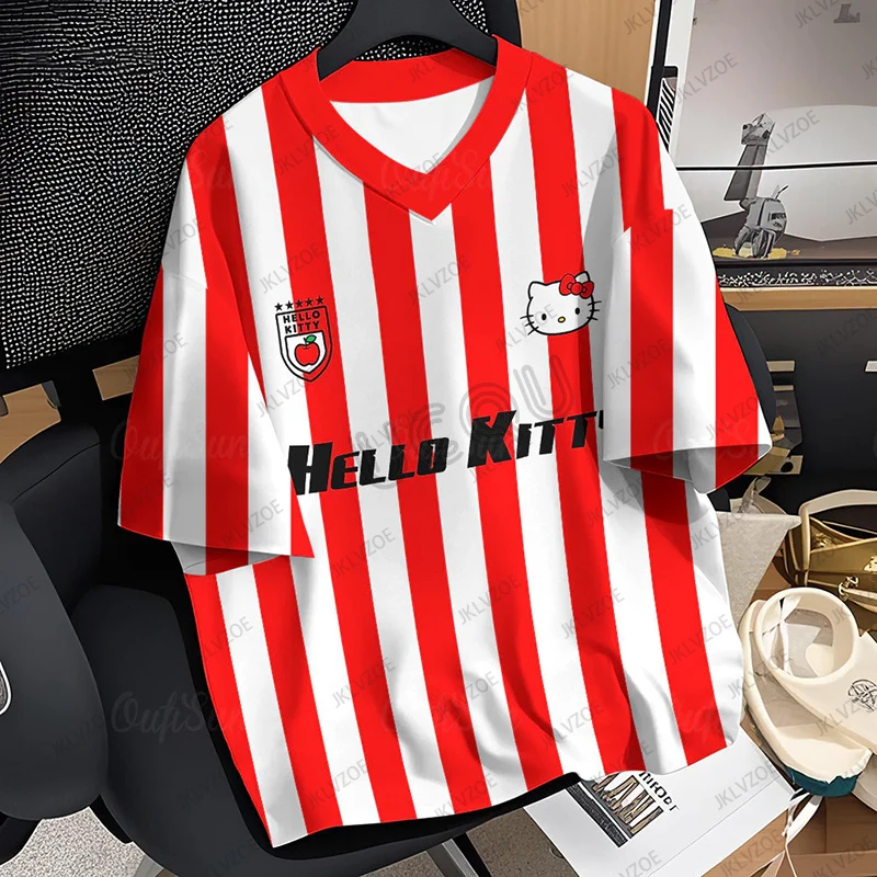 2025 صيف جديد الوردي HelloKitty شريط طباعة المرأة تي شيرت الخامس الرقبة قصيرة الأكمام كرة قدم رياضية جيرسي Y2K فضفاض المتضخم القمم #4