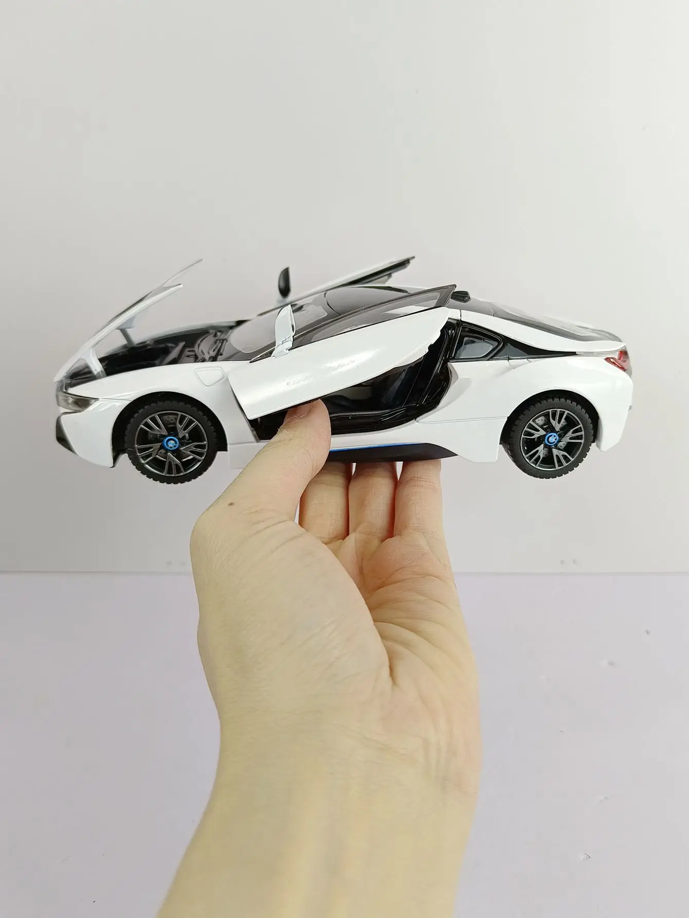 1:24 BMW I8 nero auto in lega modello di auto simulazione decorazione auto collezione regalo giocattolo pressofusione modello ragazzo giocattolo