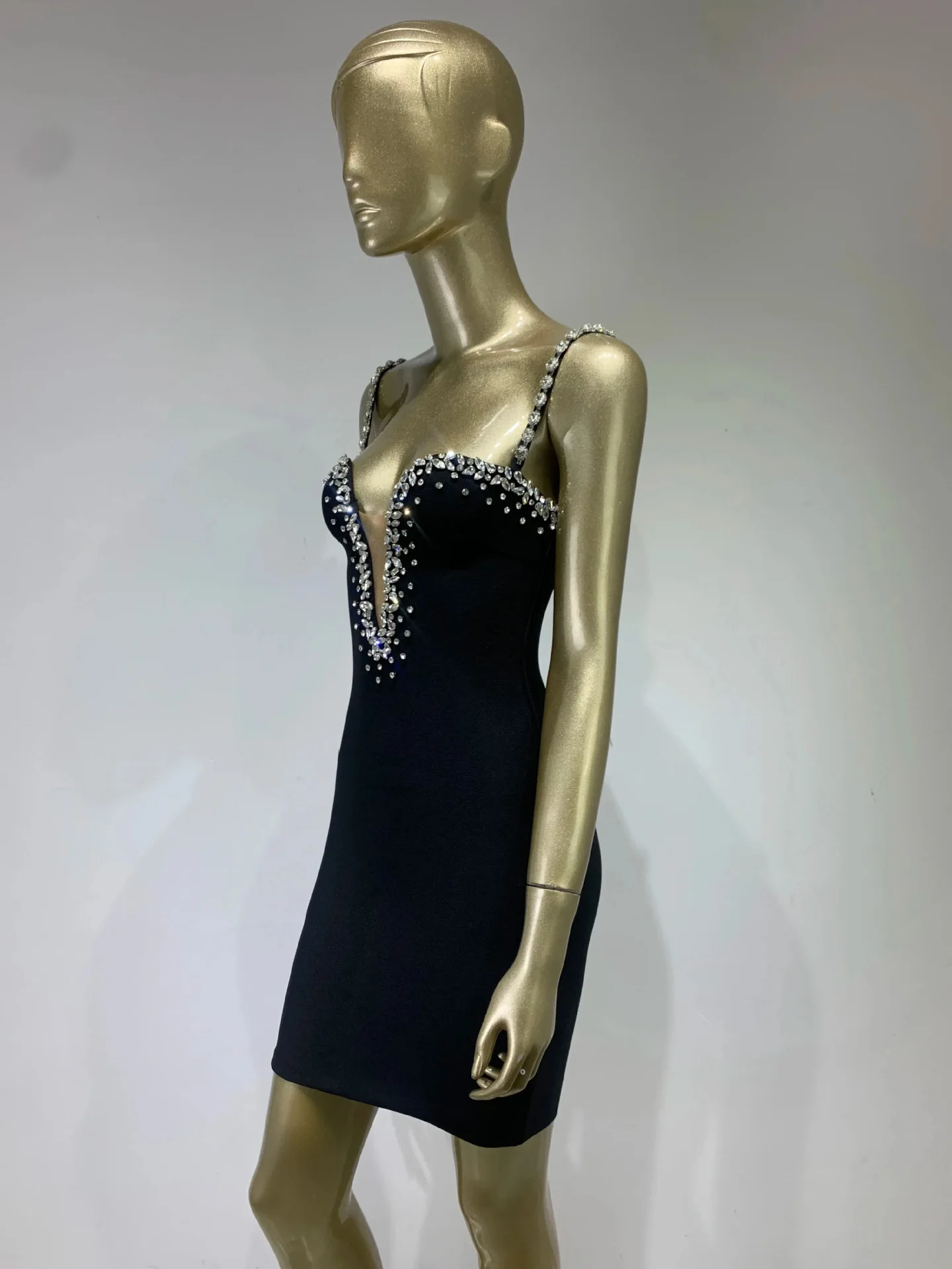 Sexy Black Cocktail Dresses Crystal Deep V Neck Spaghetti Strap Short Evening Party Dress Vestidos Para Eventos Especiales 