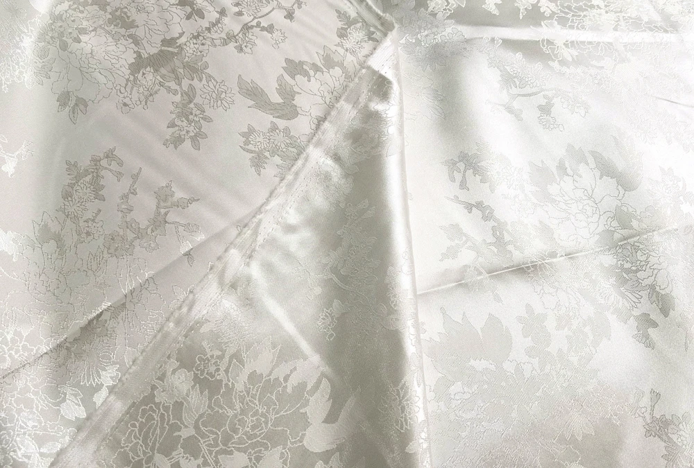 1 Meter x 1,48 Meter eleganter, naturweißer Jacquard-Satin-Stoff aus weichem Polyester für Schal, Kimono, Futter – Detail 5