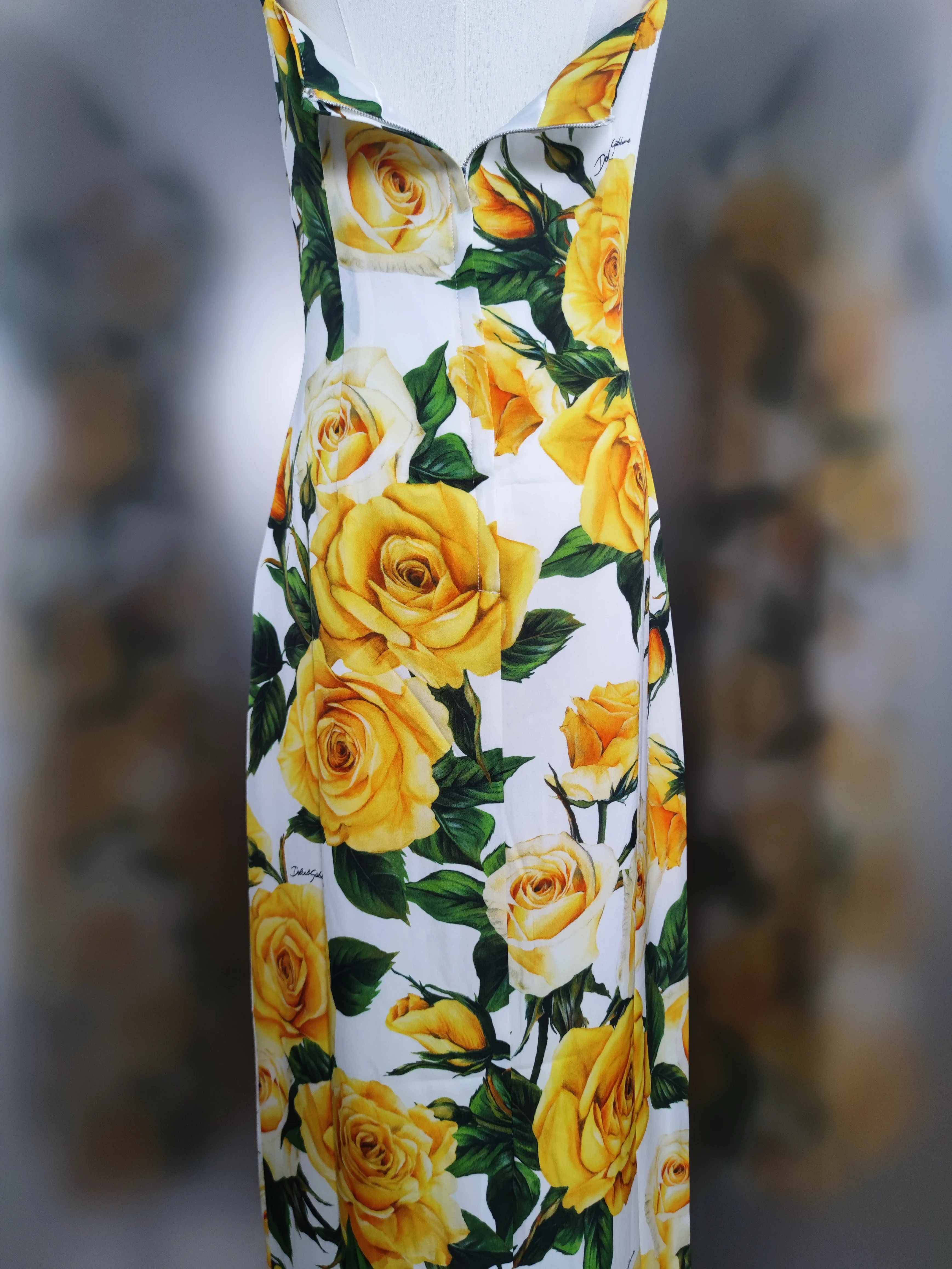 100% Mulberry Silk Halter Dress 2024 Summer Casual Style for Women Yellow Rose Print Mulberry Silk Halter Dress