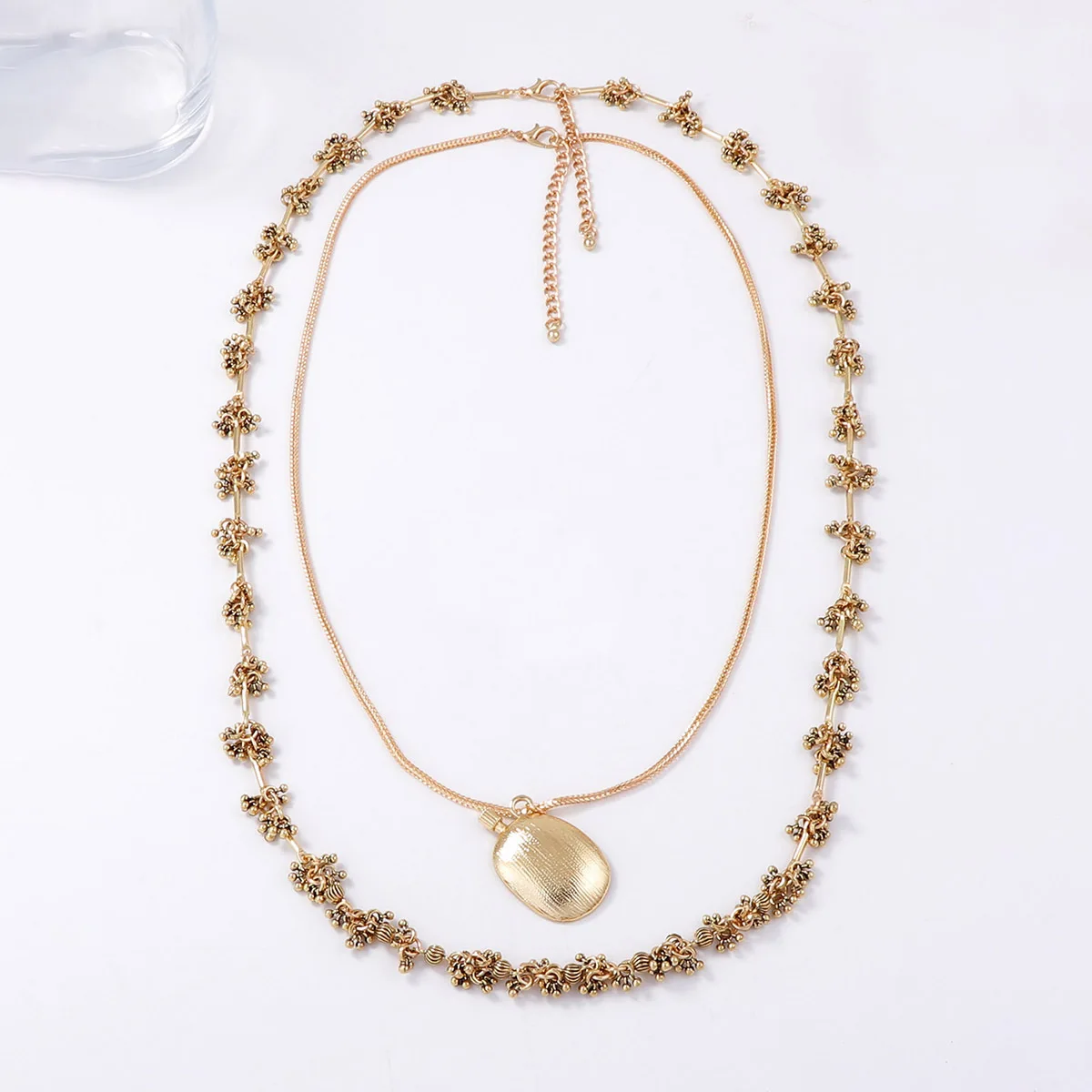 Unique and aloof alloy wine flask pendant, floral stamen chain double-layer necklace, light luxury high-end design
