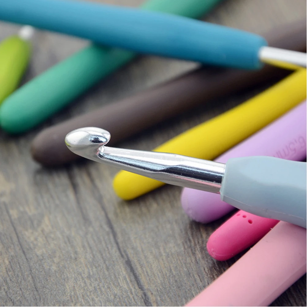 

12 Pcs Crochet Set Yarn Needle for Crocheting Crotchet Hooks Metal Accessories Weave Grips Knitting
