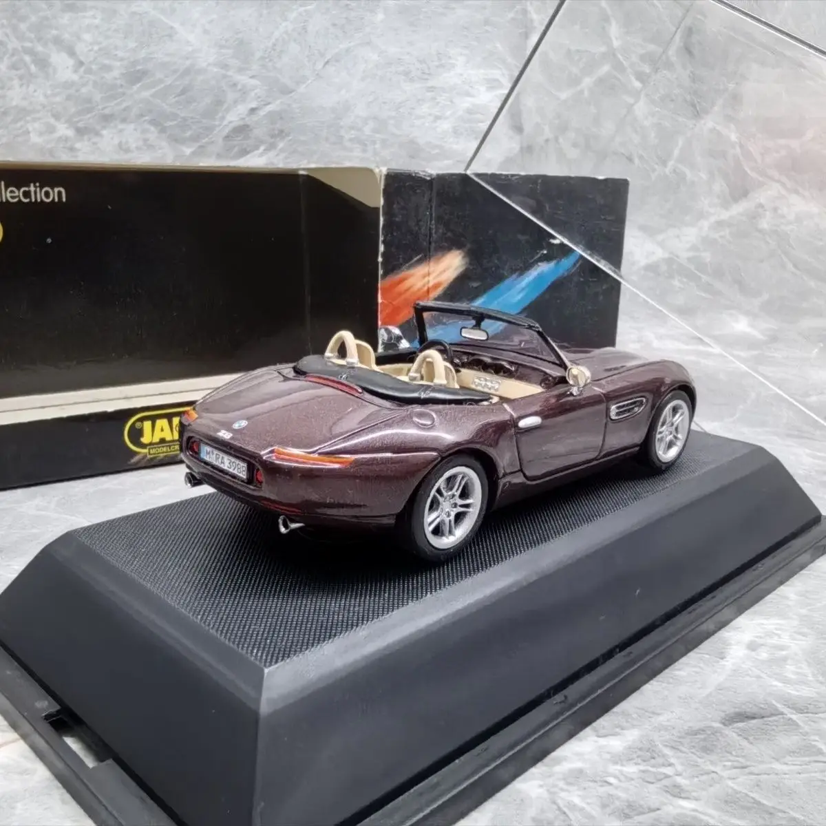 Jadi 1/43 BMW Z8 Alloy Convertible Model, with Its Own Roof and No Tight Fit