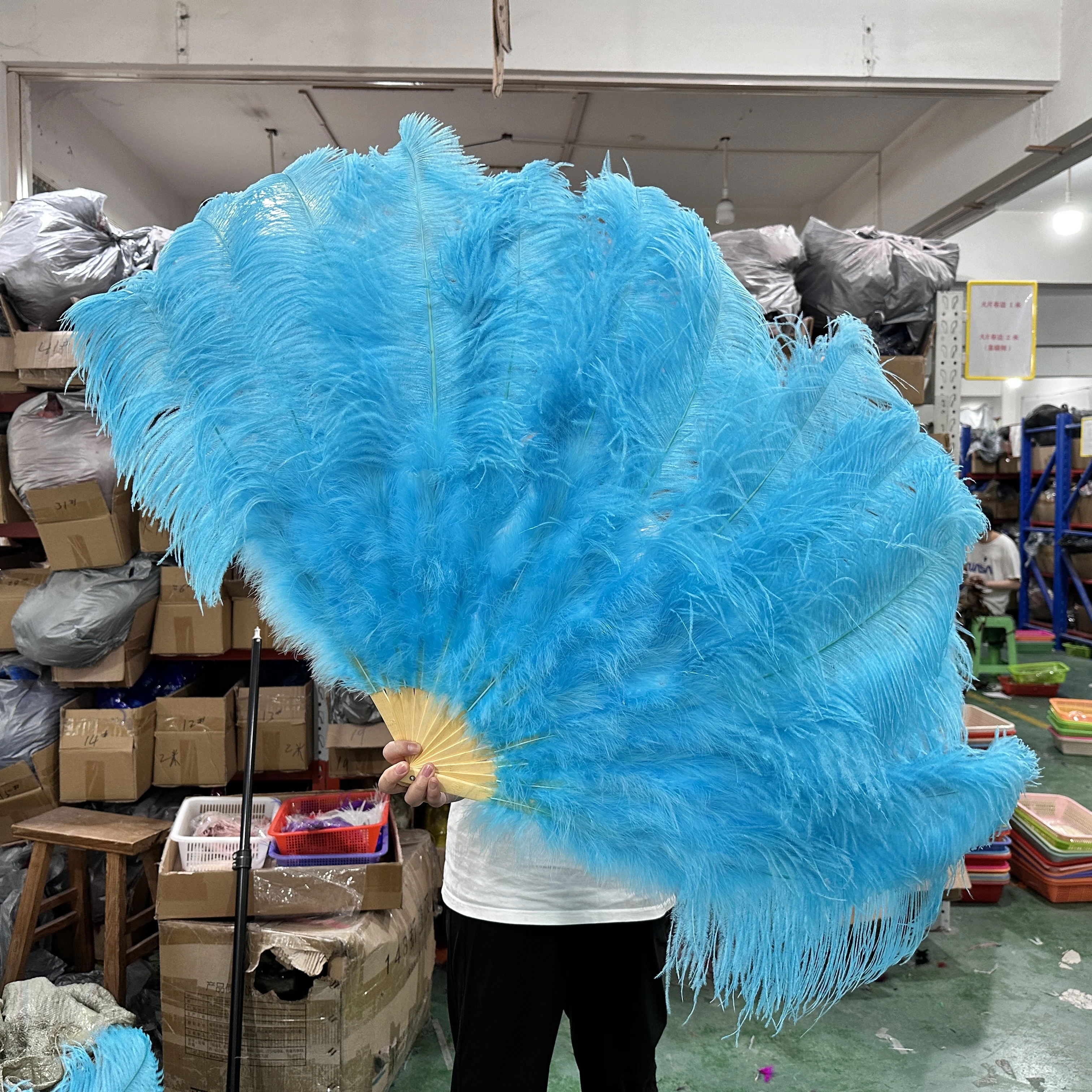 Blue Pink Big Feathers Fan 100CM/130CM 13 Bone Fluffy White Ostrich Feather Fan Wedding Party Stage Play Performance Accessories