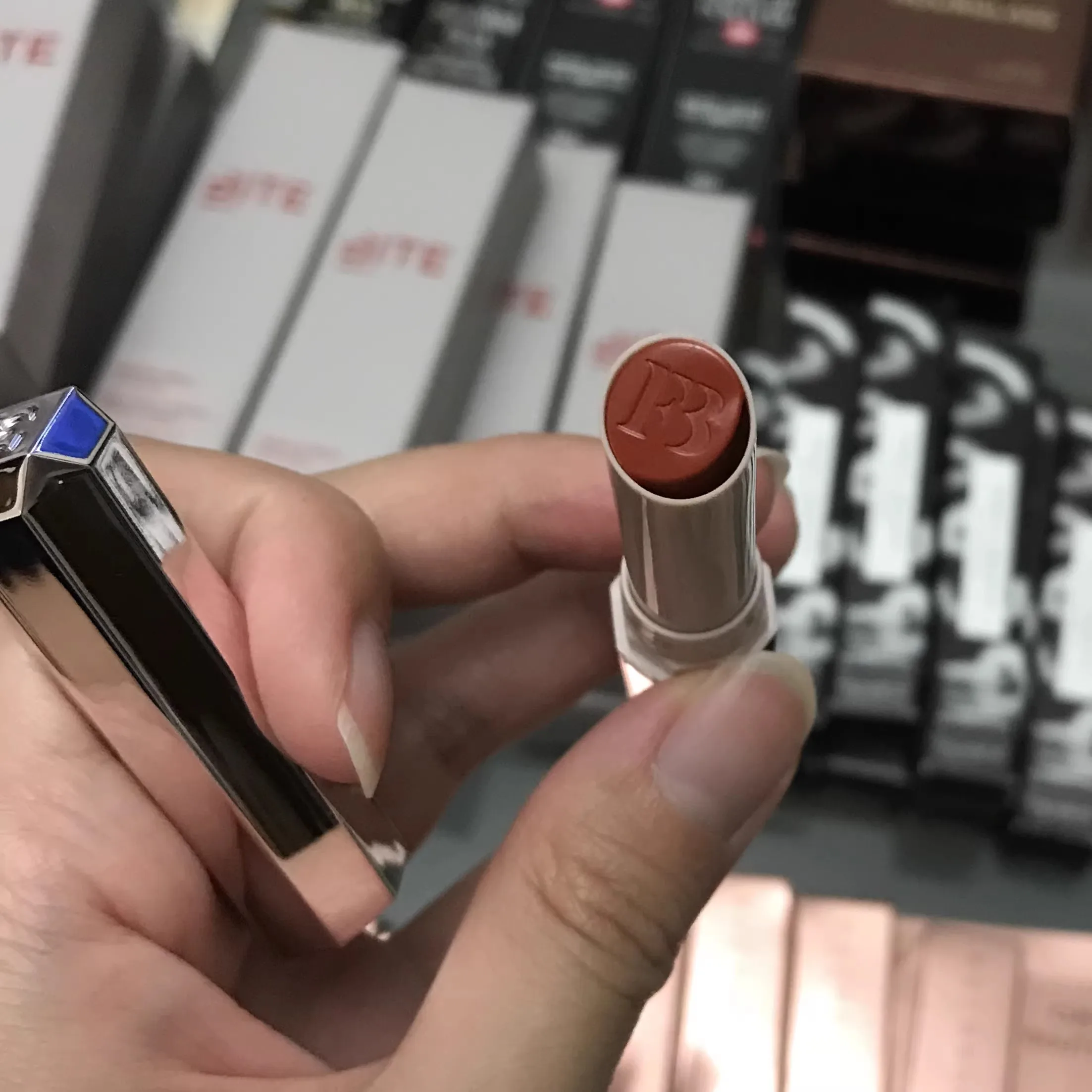 FB 12 لون أحمر الشفاه ملمع الشفاه مرآة ملمع هلام جوهر ترطيب مقاوم للماء ترطيب الشفاه ماكياج التجميل #3