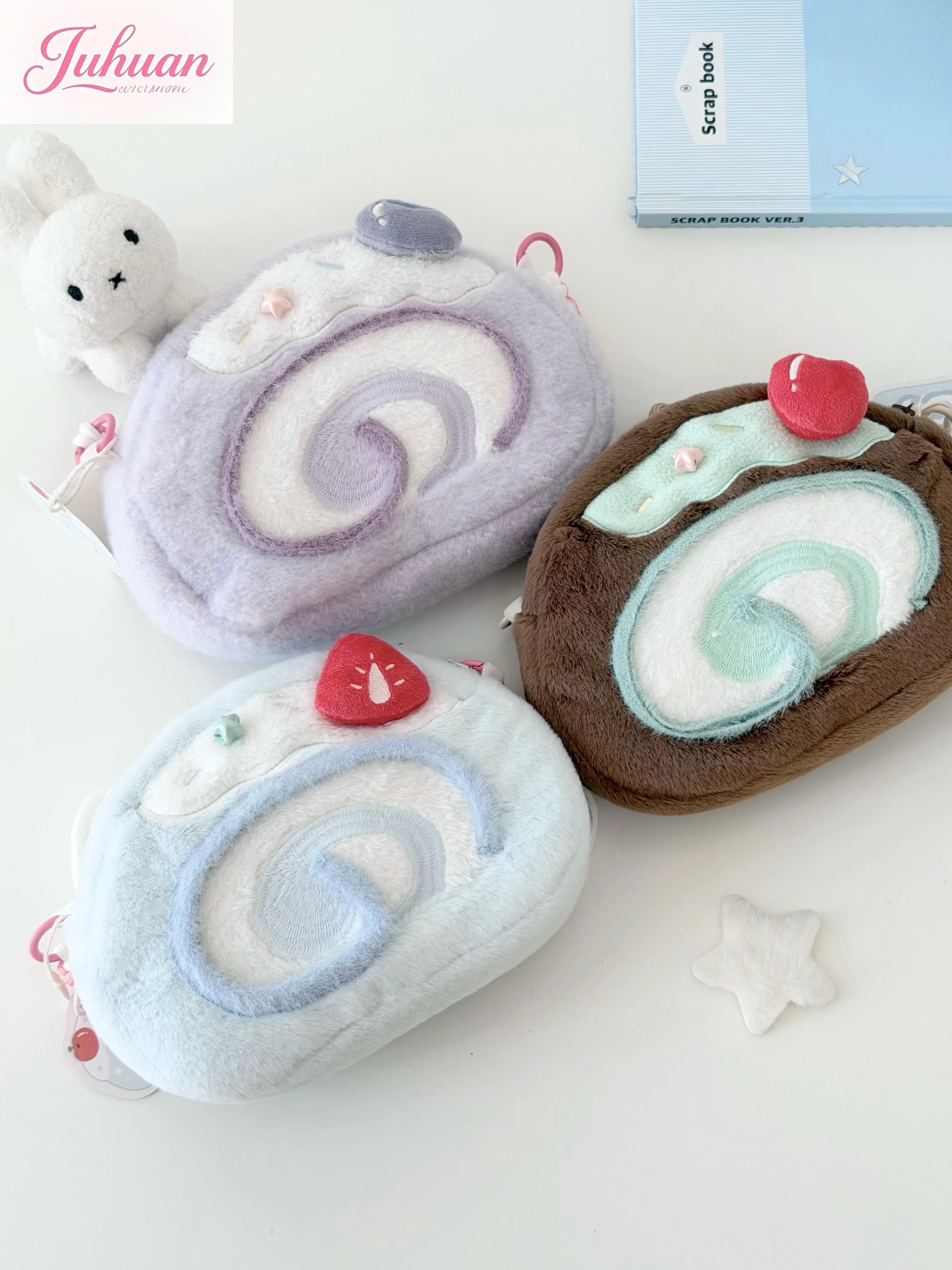 

Japanese Original Design Swiss Roll Messenger Bag Women's New Color Cute High Value Niche Plush Bags Soft Girl