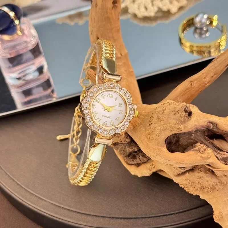 ساعة كاميليا ذهبية فرنسية للنساء، ساعة كوارتز ذهبية رائعة مناسبة للارتداء اليومي، معصم مزخرف للحفلات والعطلات