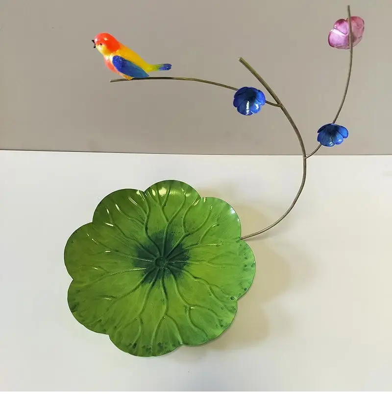 

Modern Wrought Iron Hand-painted Cute Bird Lotus Leaf Pan Table Decoration Restaurant Fruit Snack Plate Home Storage Tray Crafts