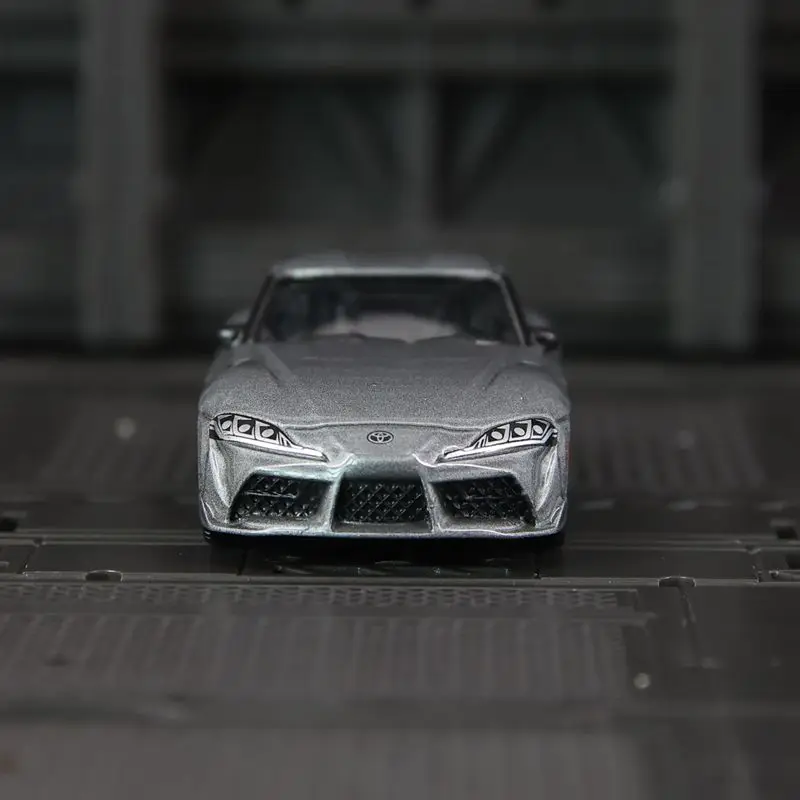 CCA 1:58 トヨタ GR スープラ合金製スーパーカーモデル、静態ミニカーは、ディテールが豊富で、精巧に作られ、高品質です。