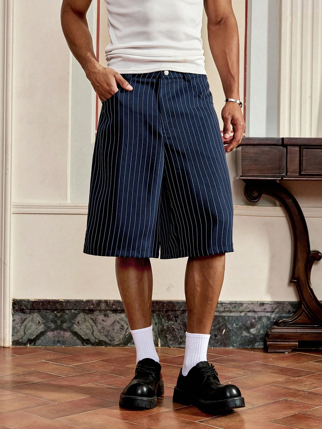 

Spring/summer striped woven, elegant casual commuter streetwear: mid-rise, loose-fit straight six-inch men's pants.