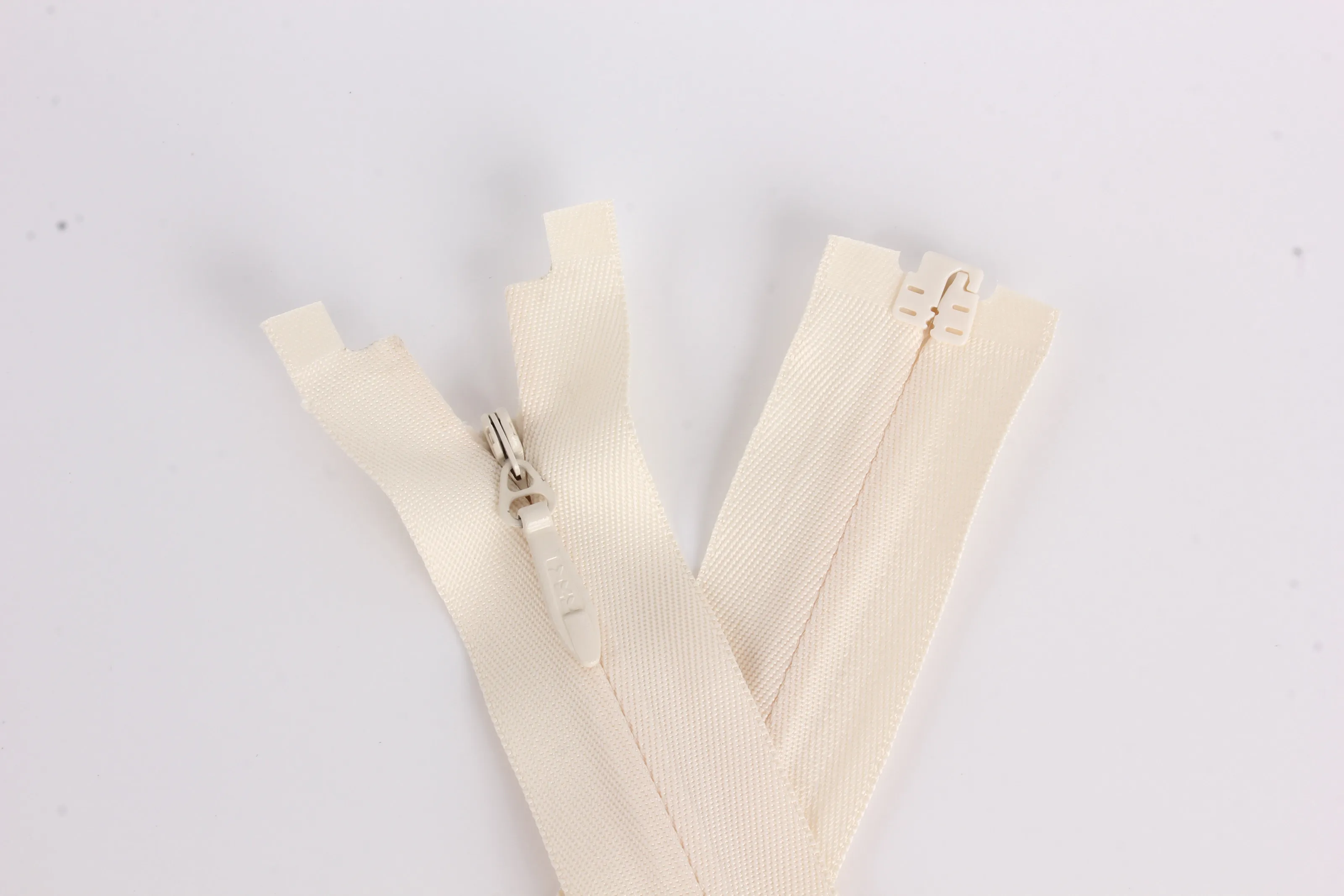 YKK-Reißverschluss Nr. 5 Kleid mit unsichtbarem Reißverschluss und offener Schleppe, Stoffkante, 25 40 60 80 120 200 cm – Detail 14