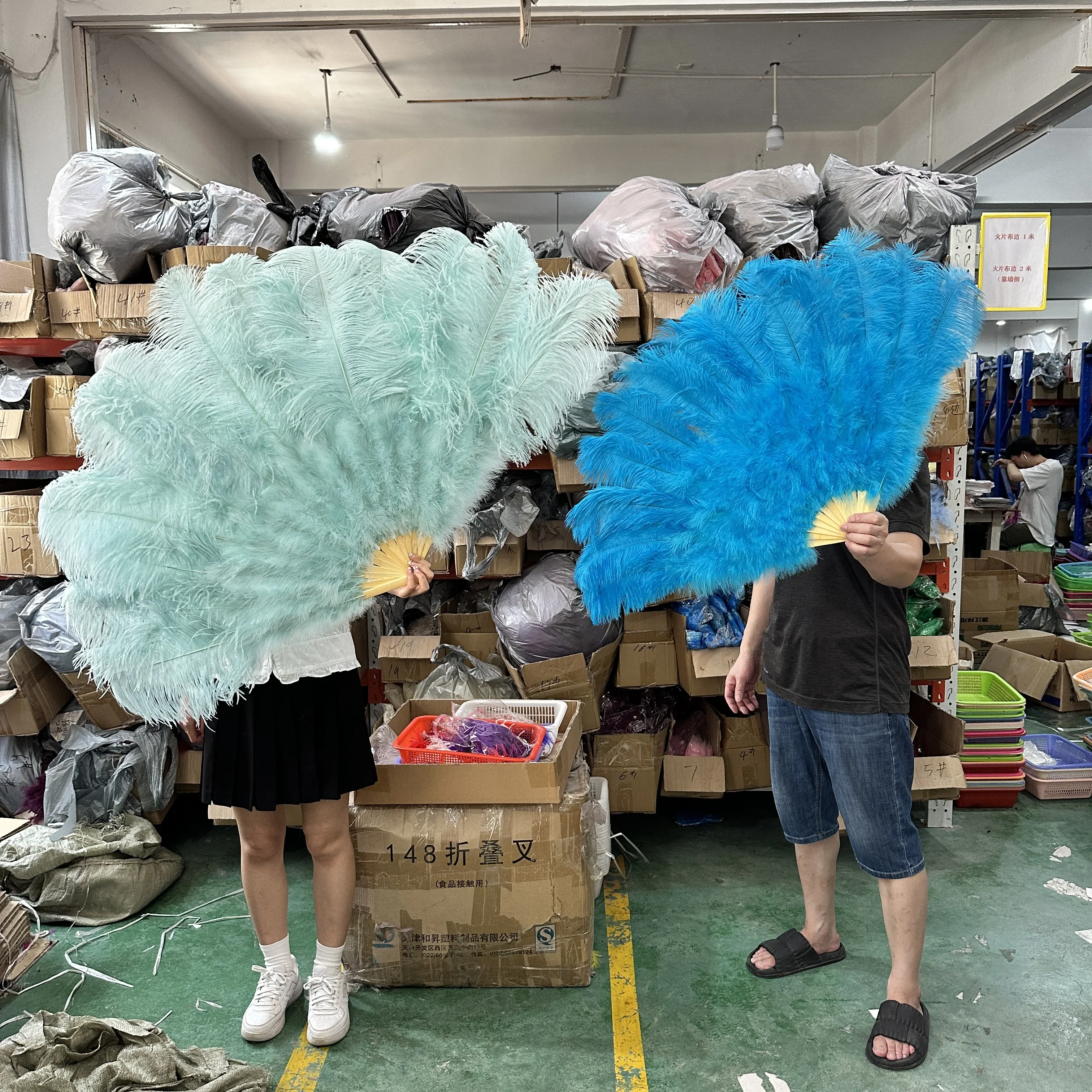 

Customized Large Ostrich Feathers Fan Carnival Party Wedding Celebration Belly Dance Show Decoration Light Blue13Bone Plumes Fan