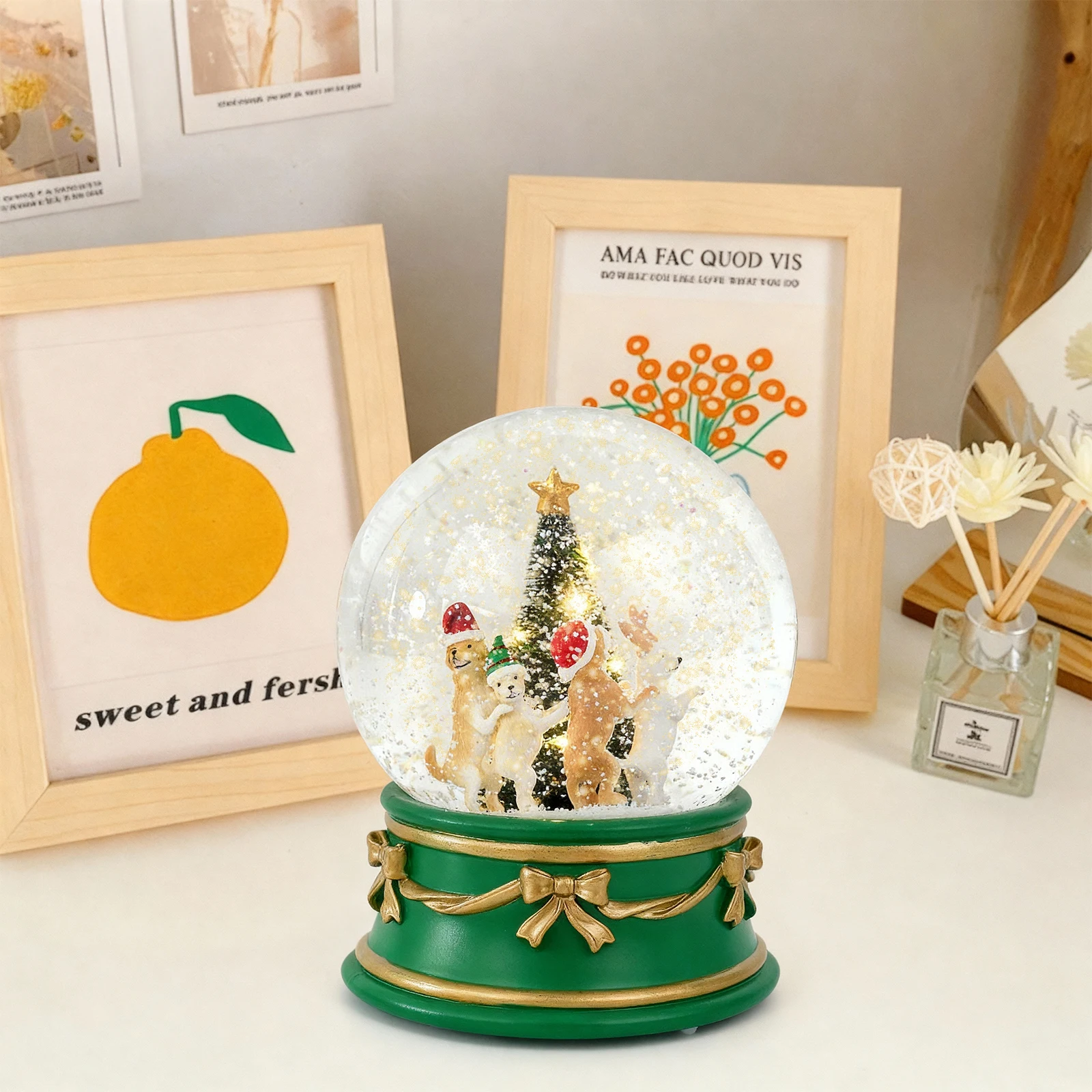 

Fantasy LED Christmas Snow Globe, Cute Water Globe with Cartoon Design, Battery Powered Christmas Decoration, Crystal Ball for T