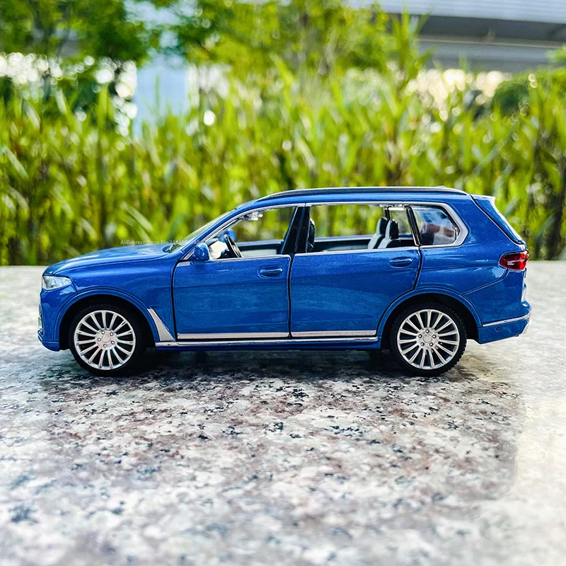 MSZ 1:32 BMW X7 alloy car model static die-casting car model with lighting decoration collection toy tools gift mold