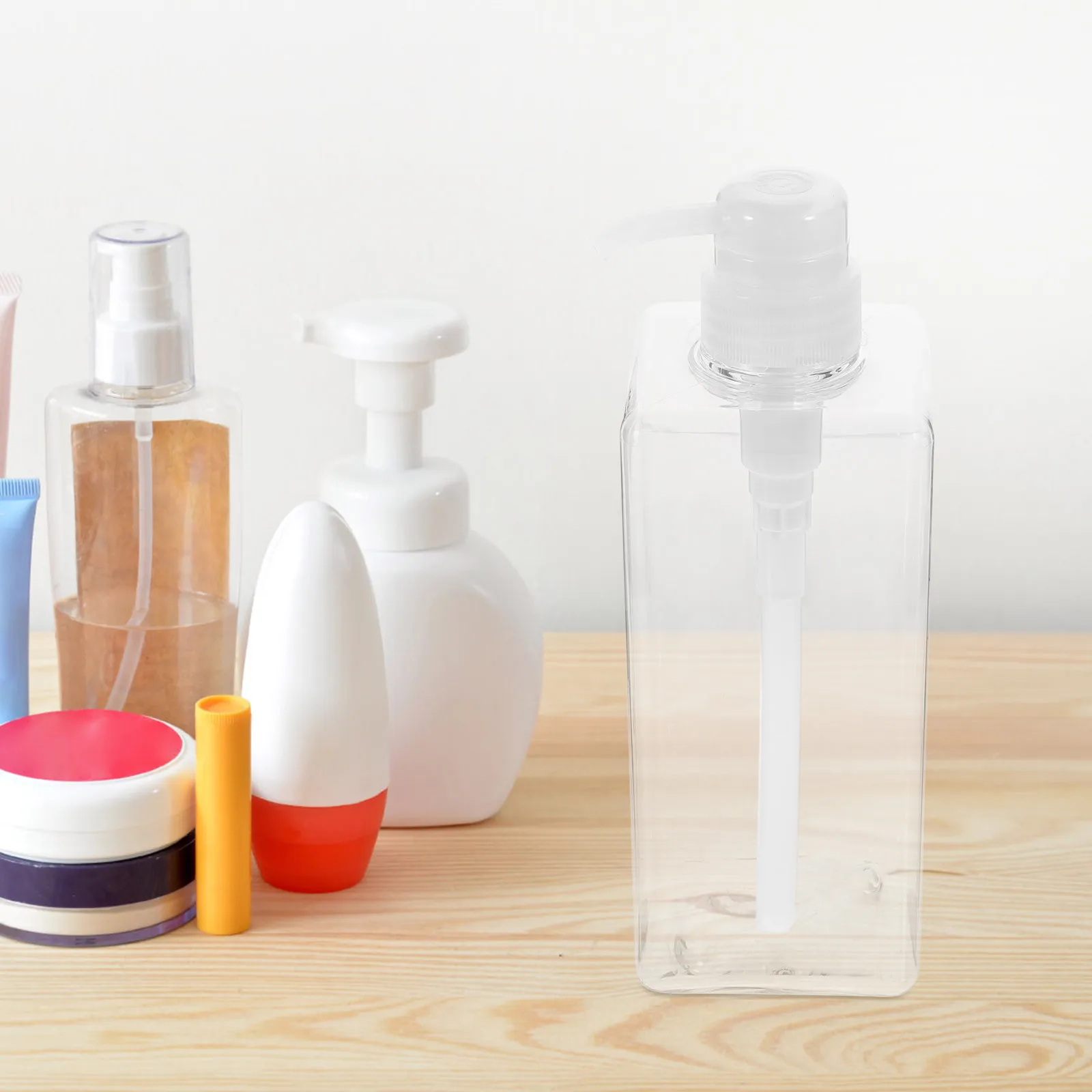 

2Pcs Press Pump Bottle Refillable Shampoo Dispenser Lightweight Leakproof Container for Home Hotel Travel Use Lotion Bottles