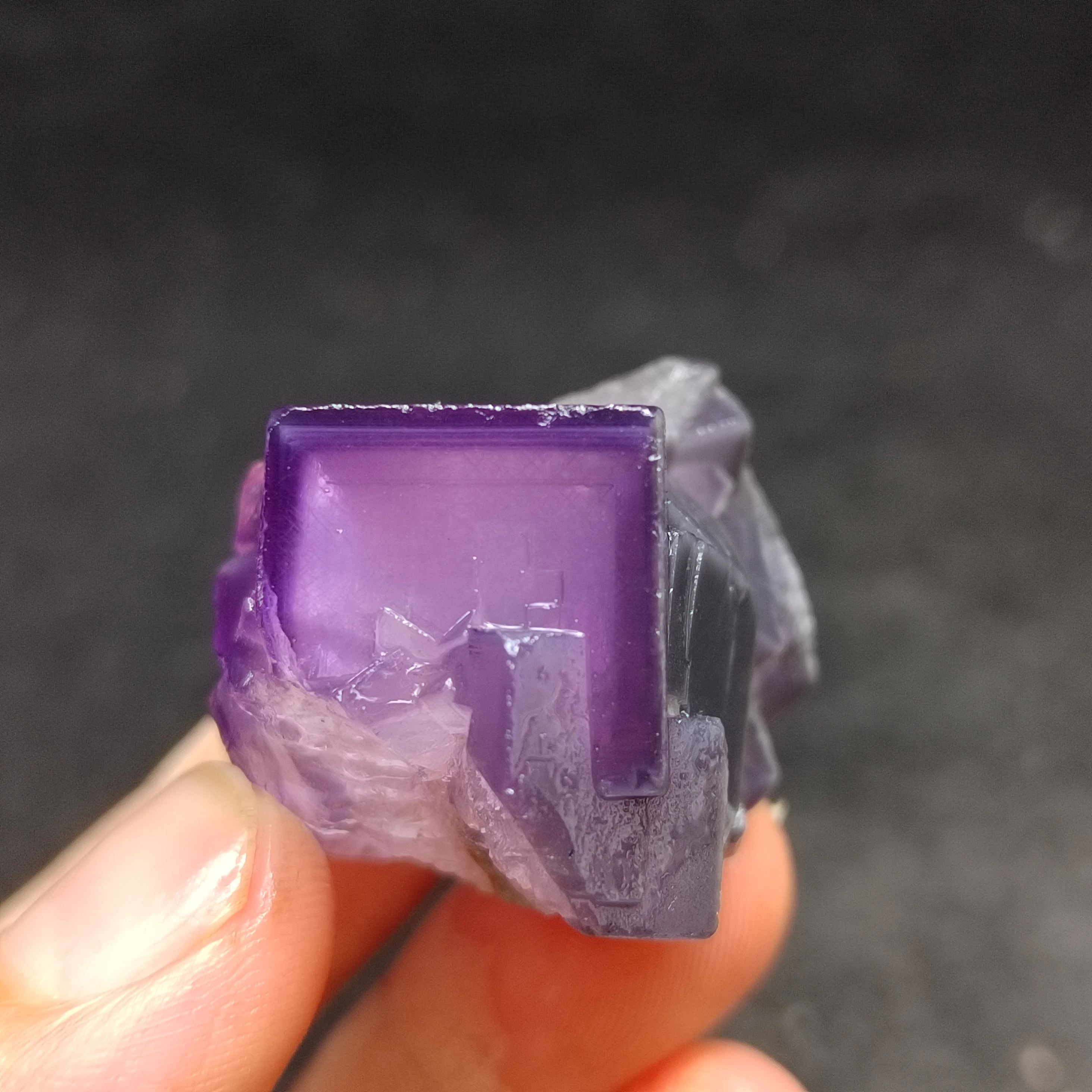 

26,9 натуральный фиолетовый флюорит, учебный образец исцеляющая энергия, кварцевый драгоценный камень, украшение для дома, оригинальный камень, коллекционный орнамент