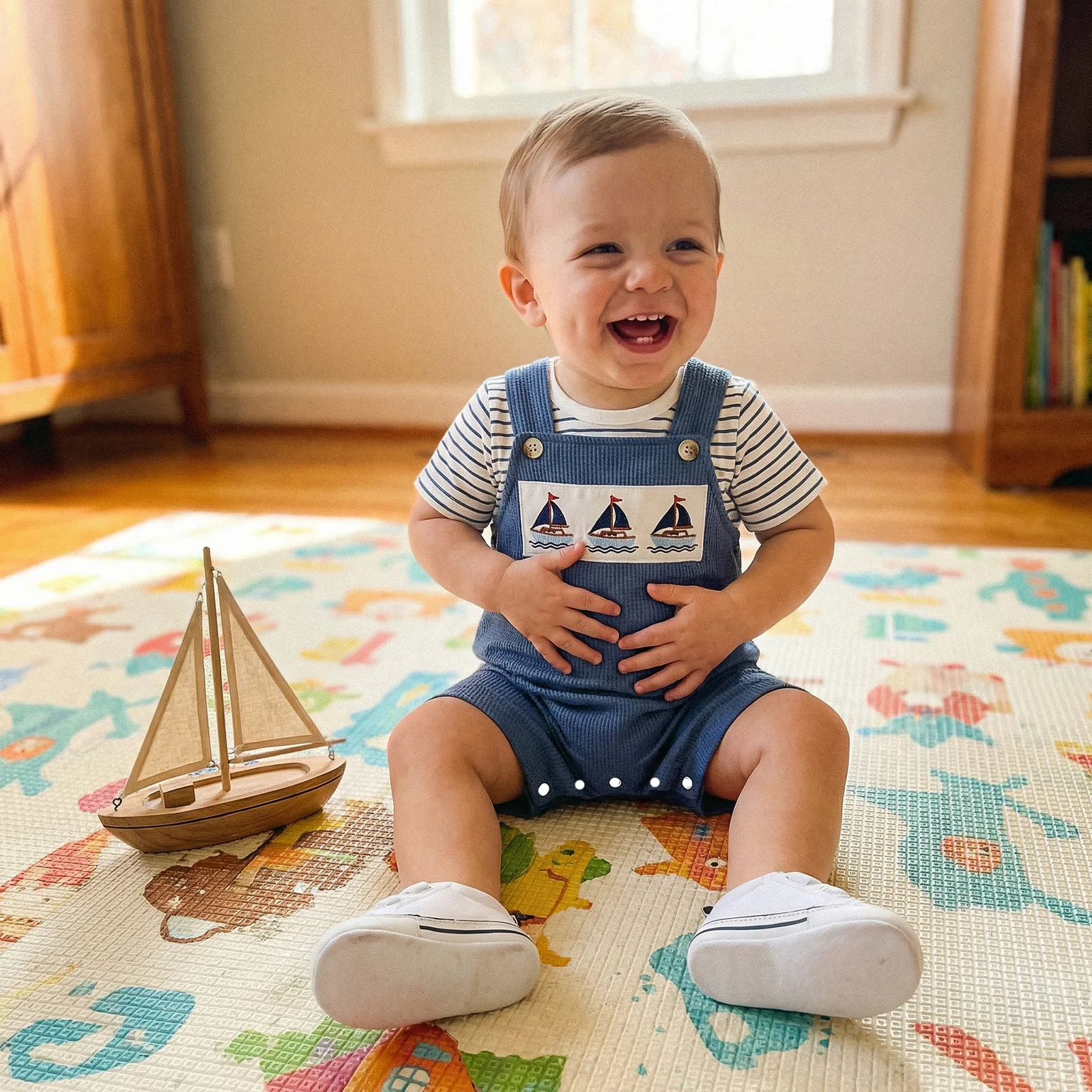 

Весенне-летний комплект из 2 предметов для маленьких мальчиков: милый полосатый комбинезон с короткими рукавами и круглым вырезом и короткие шорты-комбинезон с вышивкой и вафельной текстурой