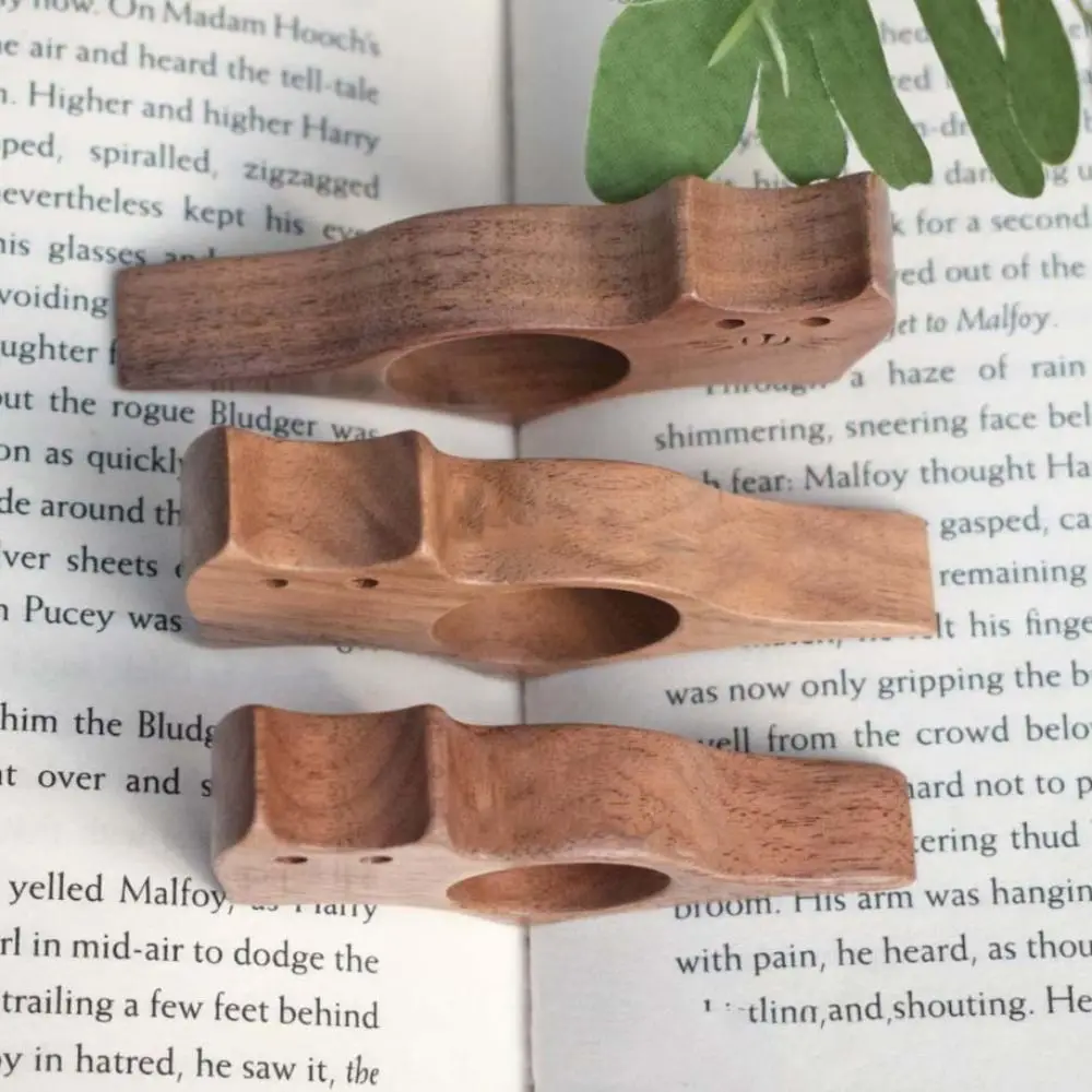 Picture 5: Anti-Slip Wooden Thumb Bookmark Cat Shape Pet Design Book Page Holder Dog Shape Handmade Reading Thumb Tools School Supplies