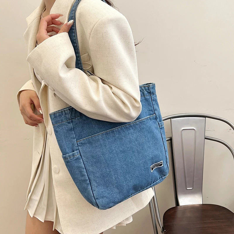 New denim personalized large capacity bag, fashionable and casual shoulder bag, college student commuting tote bag