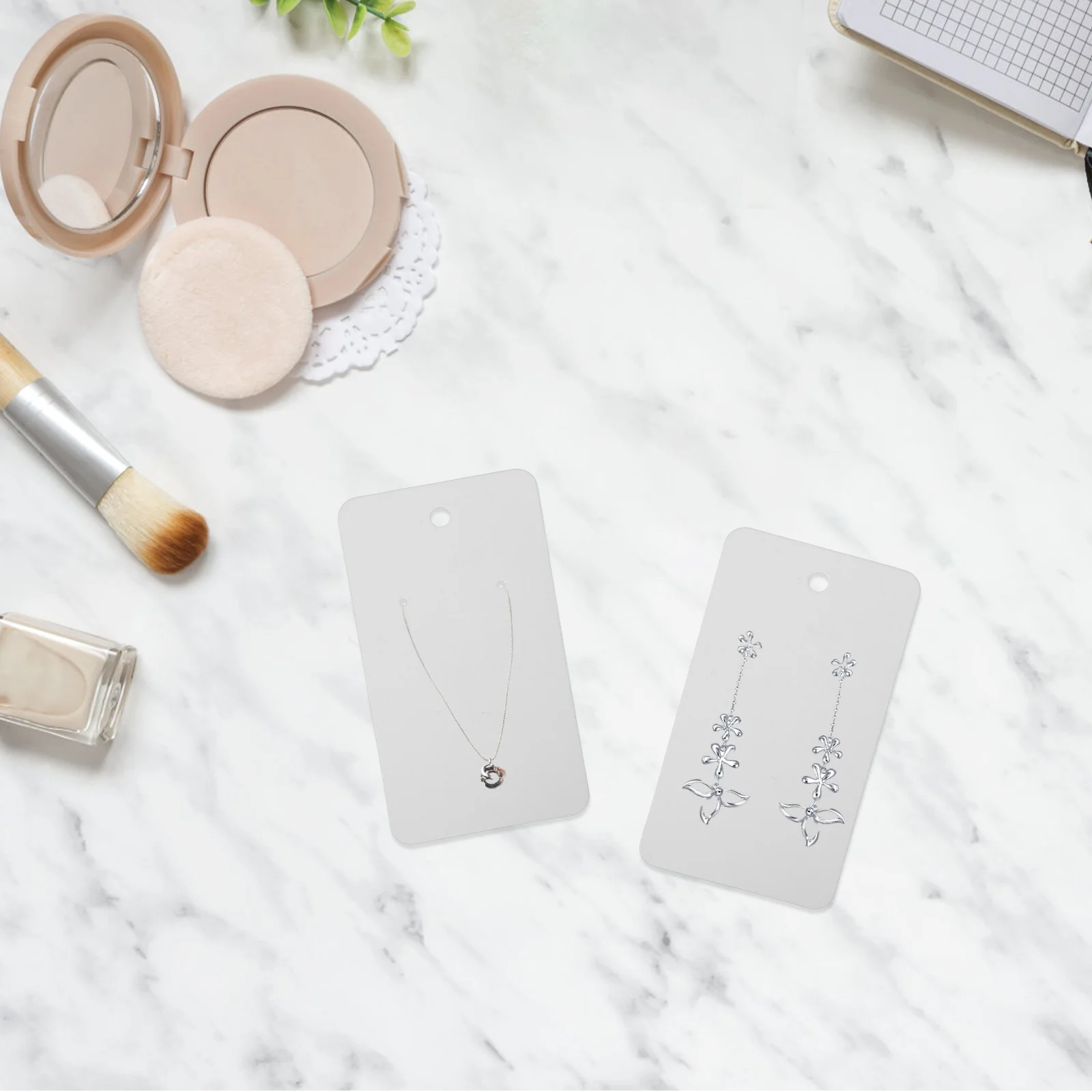 100 قطعة بطاقات عرض قلادة القرط مع 100 أكياس حاملي بطاقات المجوهرات لبيع التعبئة والتغليف كرافت العلامات سوار عرض مجموعة