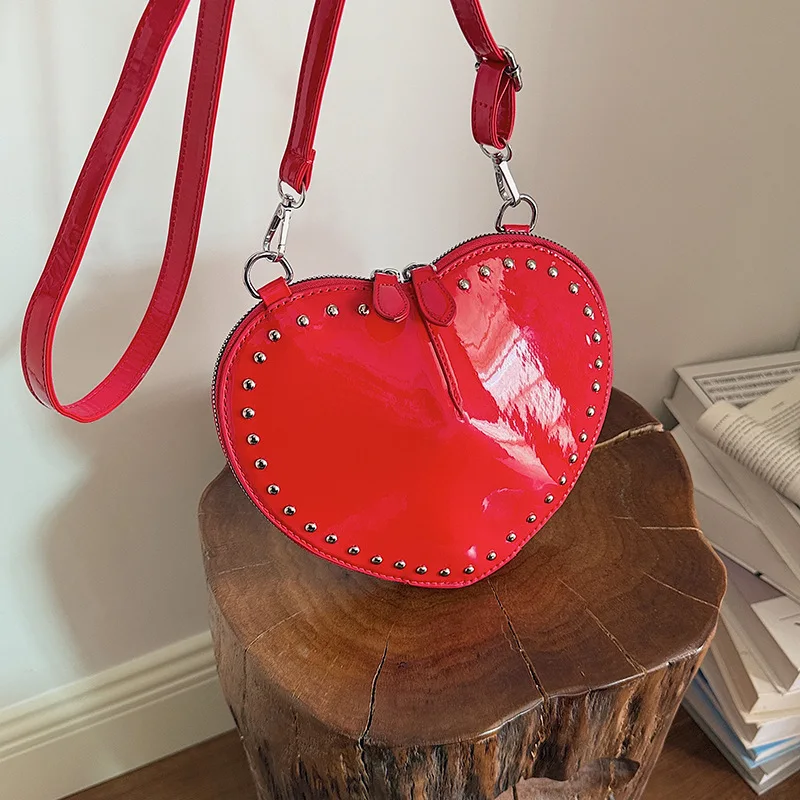 Fashion Heart-shaped Design Sweet Cool Heart Bag 2026 New crocodile Shoulder For Women Crossbody bag Burgundy borsa phone wallet