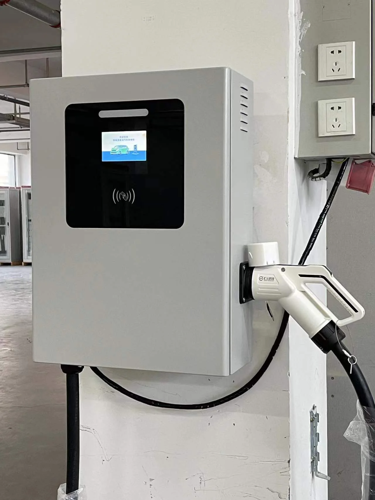 Wall Mounted 20KW 30KW 40KW DC EV Fast Charger OCPP CCS GBT Plug New Electric Car Charging Station