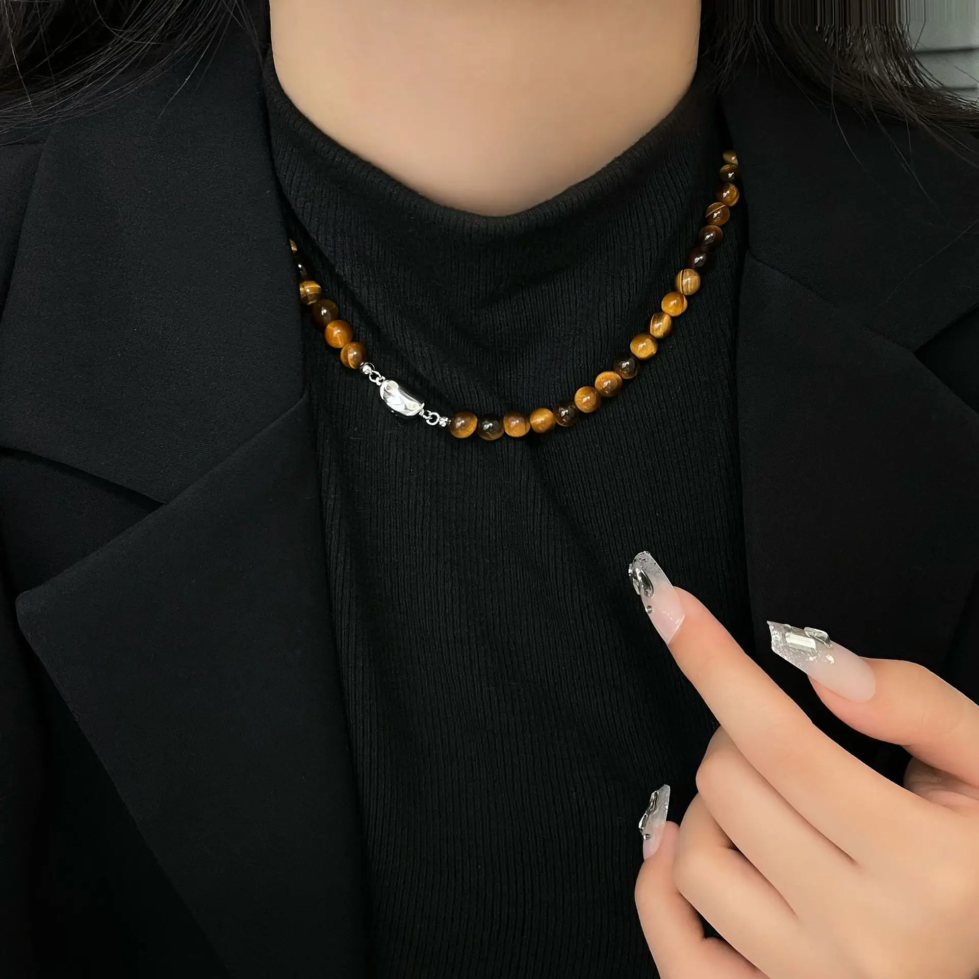 

Стильное высококачественное ожерелье в стиле Maillard, универсальное, унисекс, из серебра S925 с бусинами из тигрового глаза.