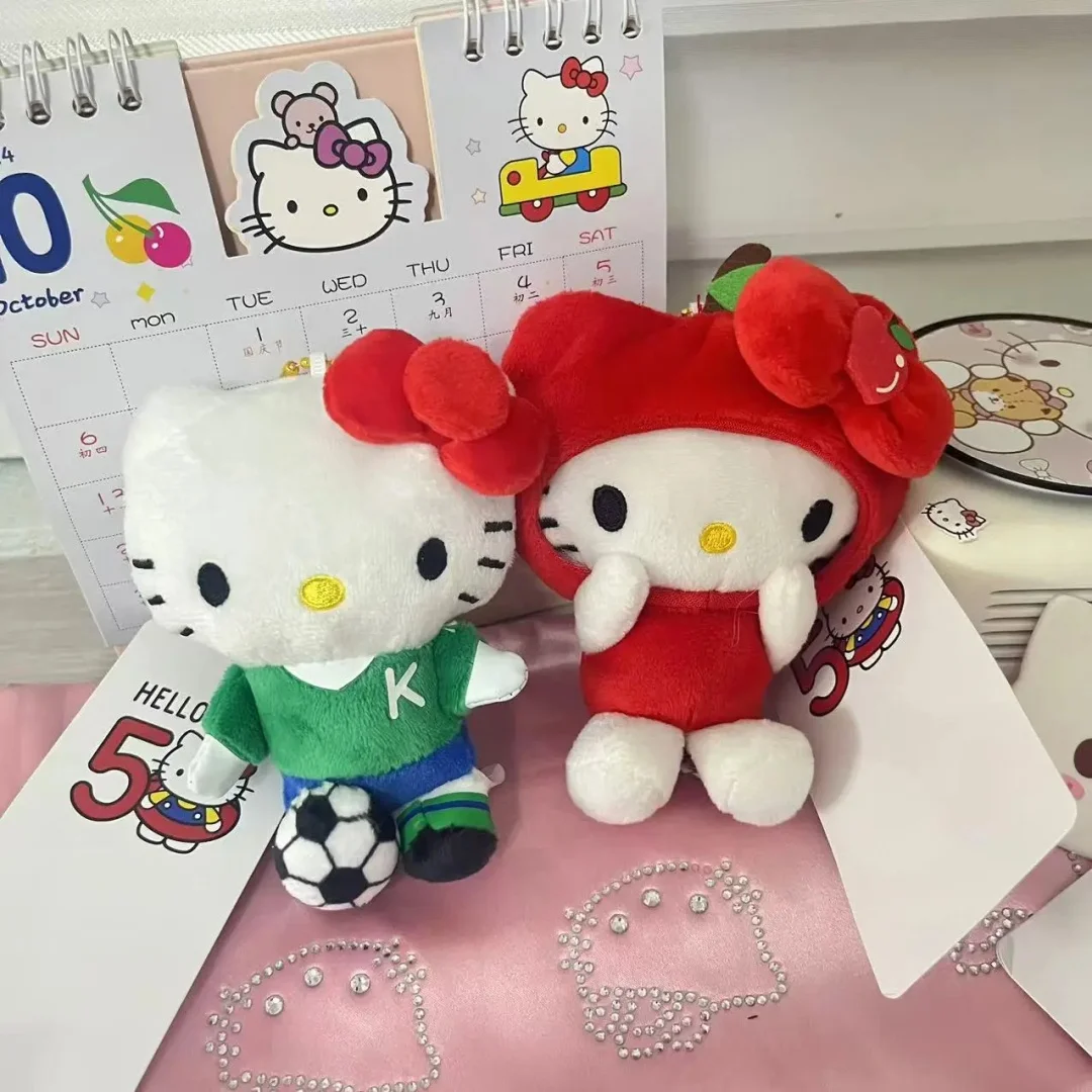 Nuevo dibujos animados Anime Sanrios 50 aniversario limitado auriculares de fútbol Panda Hellokitty colgante de felpa Kawaii bolsa muñeca llavero regalo