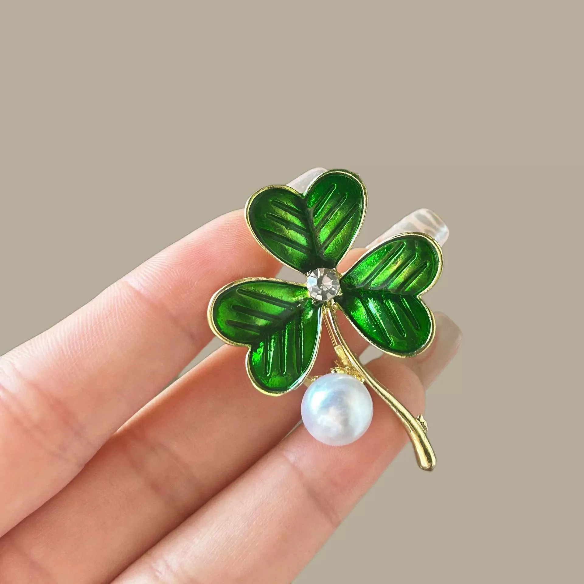 Shamrock Brooch Alloy Clover Lapel Pin Stylish Women Brooch Pin St Patrick's Day Holiday Accessory Shamrock Ornaments