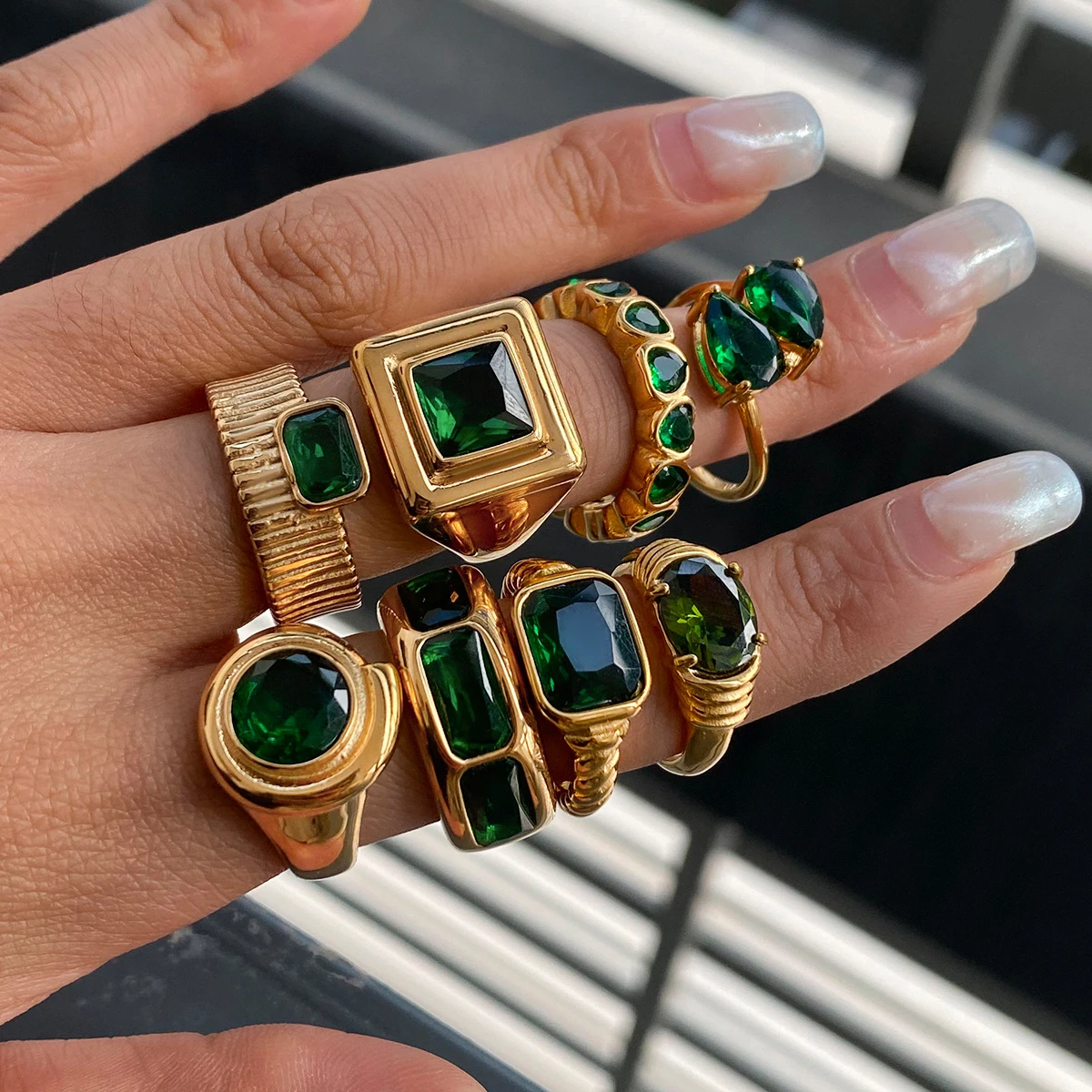 

AIKOER Retro Green Zircon Ring 18k Gold Color Plated Stainless Steel Round Ring Can be Stacked as a Gift for Women's Accessories