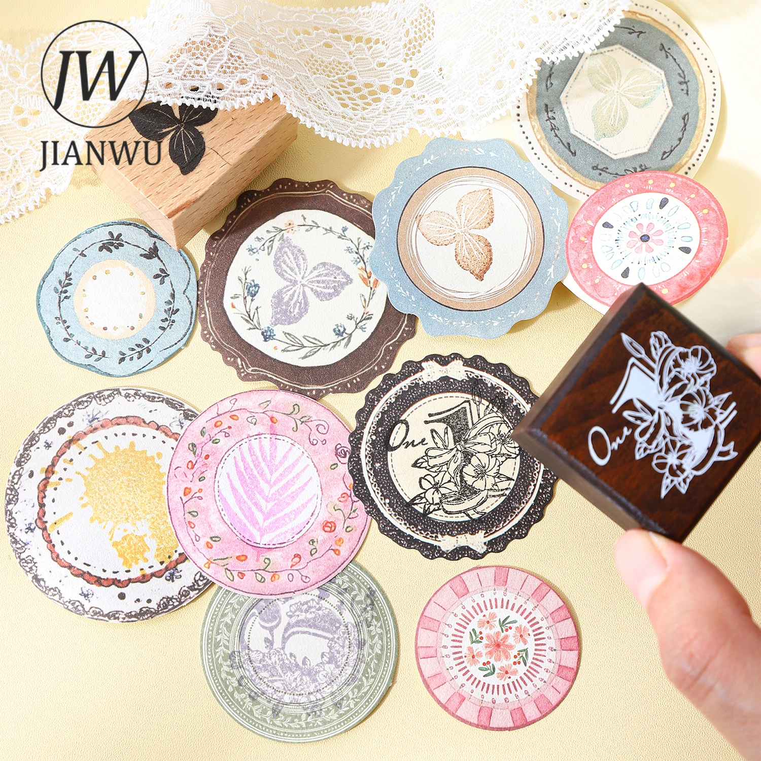 JIANWU Gentle Monologue Series Vintage Lace Flower Round Landscape Material Collage Memo Pad Creative Junk Journal Stationery