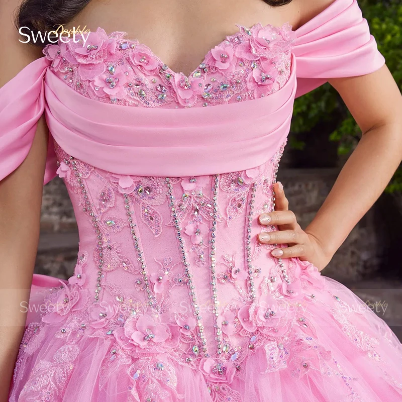 Baby Pink Quinceneara Dress Embroidered Lace With Beadi Ball Gown Sleeveless Boat Neck Prom Dresses Customized Lace Up Bow  ﻿
