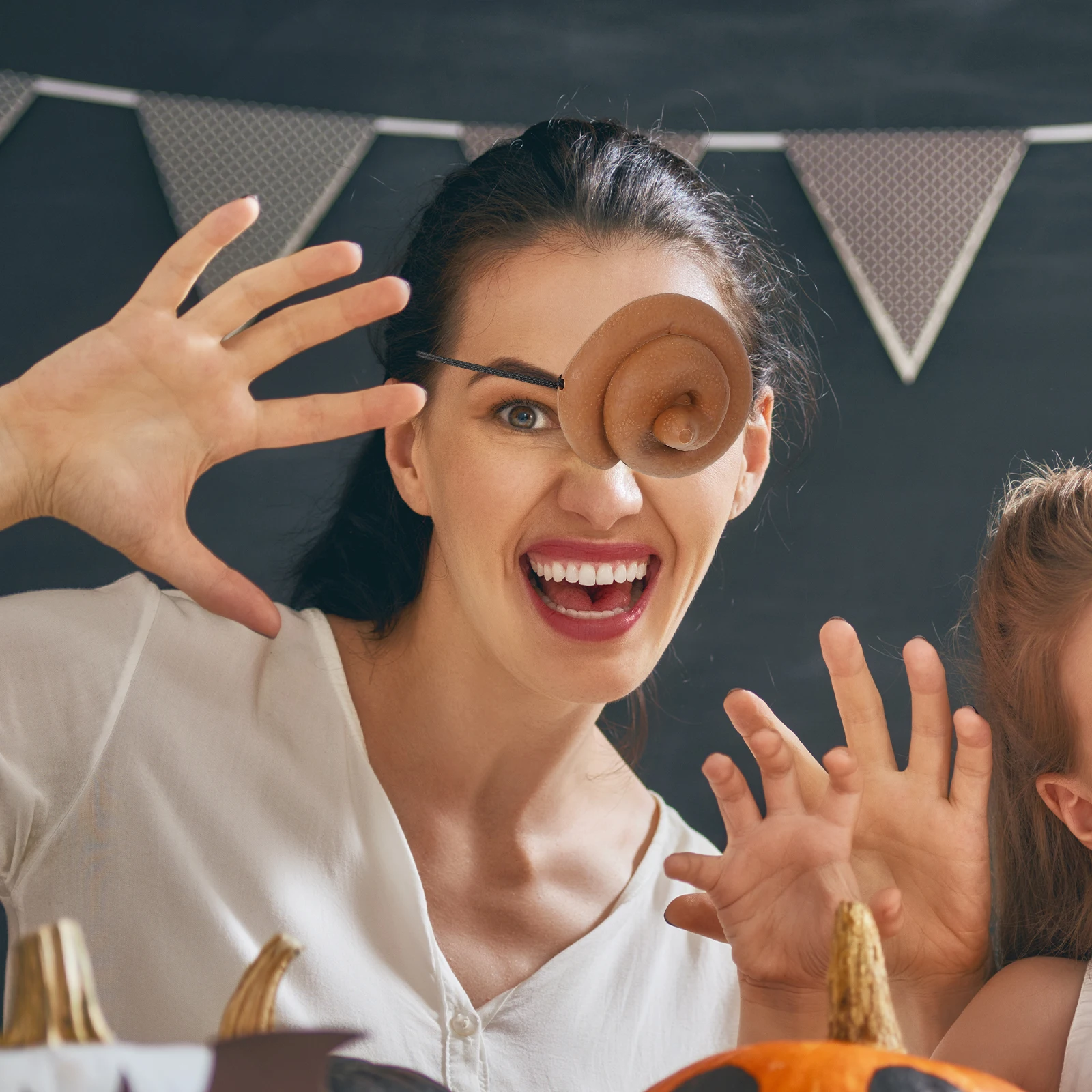 

Single Realistic Poop Eye Patch Funny Prank Prop Cosplay Halloween Party Costume Photo Booth Masquerade Festival Accessories