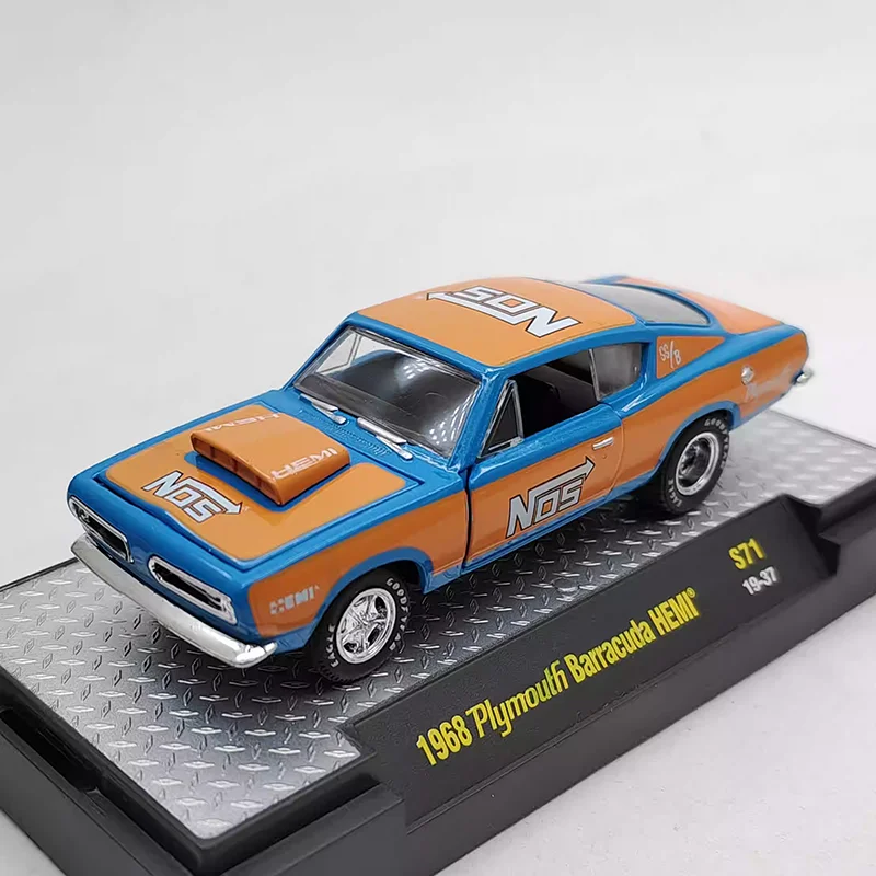 

M2 машина литой под давлением сплав 1/64 1968, Plymouth Barracuda HEMI, коллекция моделей автомобилей, статический дисплей, орнамент, игрушка в подарок