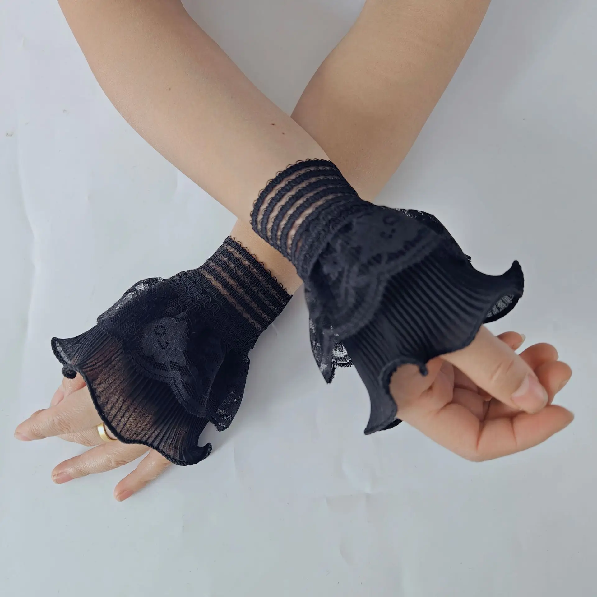 Korean version autumn and winter double-layer fake sleeves beautiful lace hollow lace cuffs decorative jewelry sleeves splicing