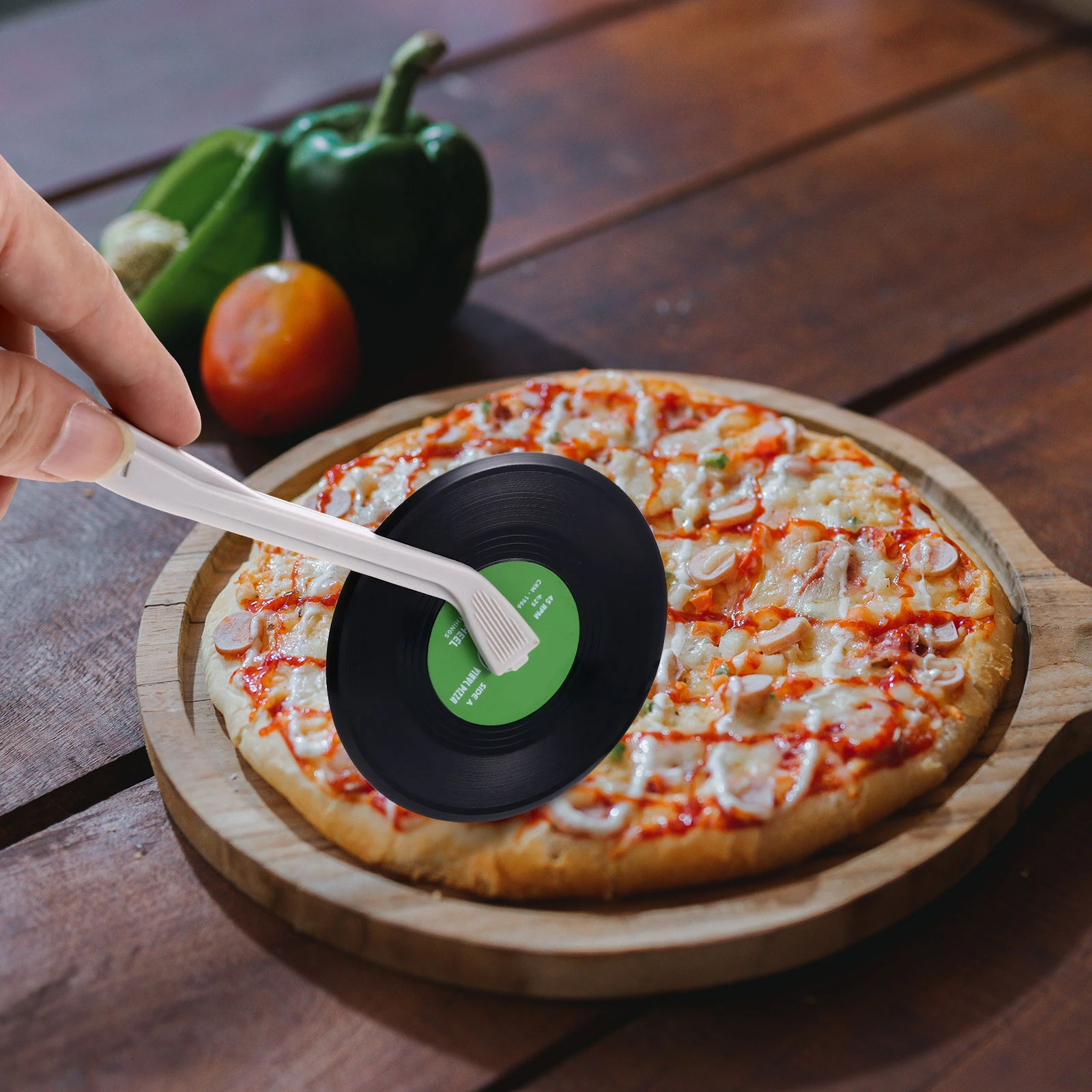 

Creative Cutter Serrated Blade Vintage Vinyl Design Practical Bread Gadget For Home Bakery Use Pizza Accessories Pizza