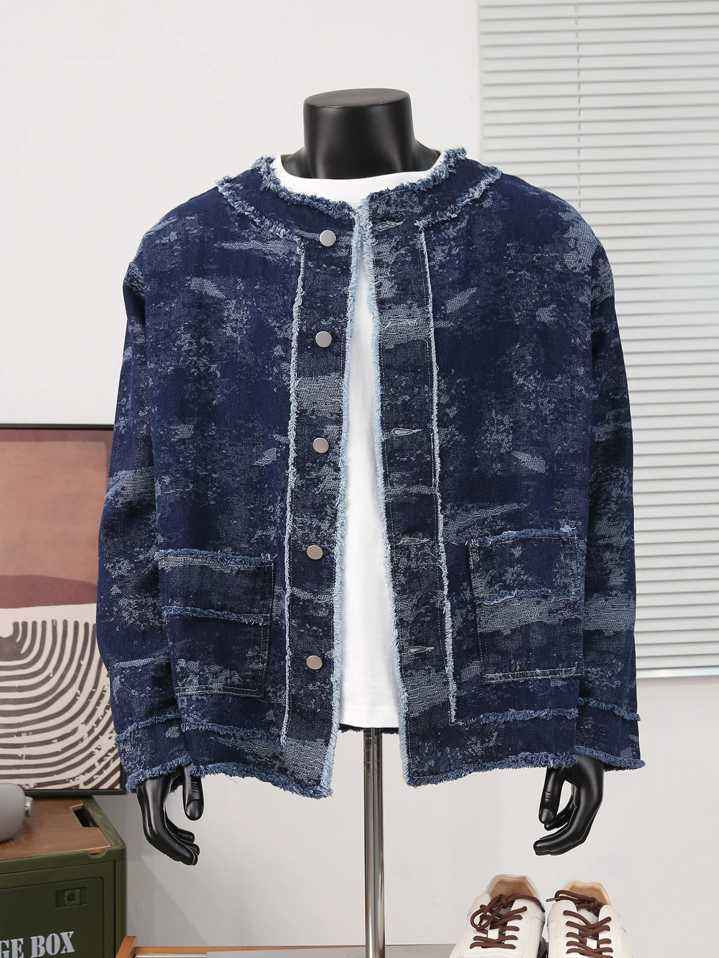 Retro Jacquard Denim Jacket For Men Spring Autumn Japanese Round Neck Frayed Jackets Casual Fashion Harajuku Style Blue Coat